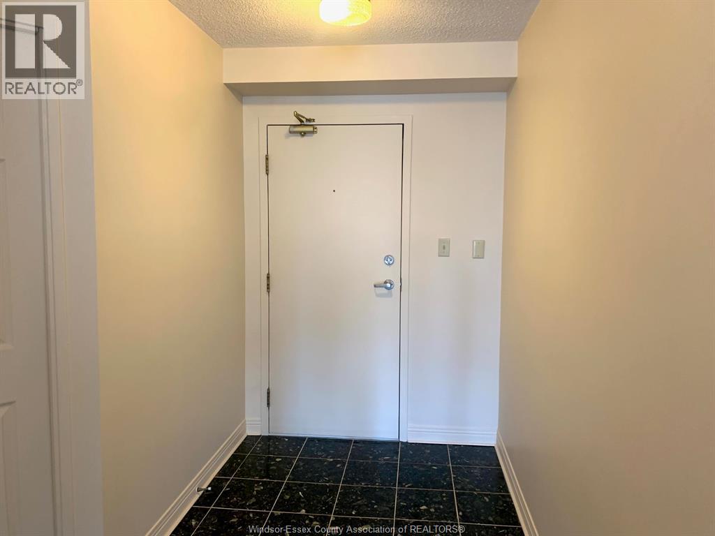 75 Riverside Drive East Unit# 410, Windsor, Ontario N9A 7C4 - Photo 2 - 25031734