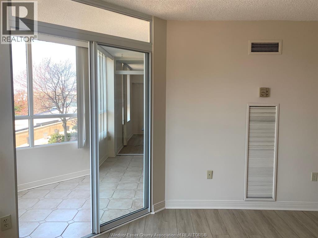 75 Riverside Drive East Unit# 410, Windsor, Ontario N9A 7C4 - Photo 7 - 25031734