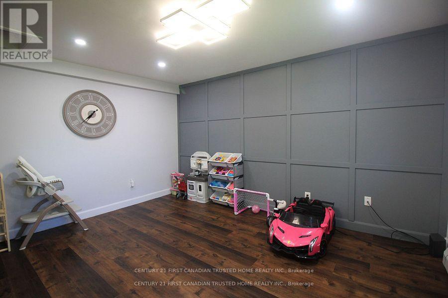 133 Deer Park Circle W, London North, Ontario  N6H 3B9 - Photo 12 - X12636486