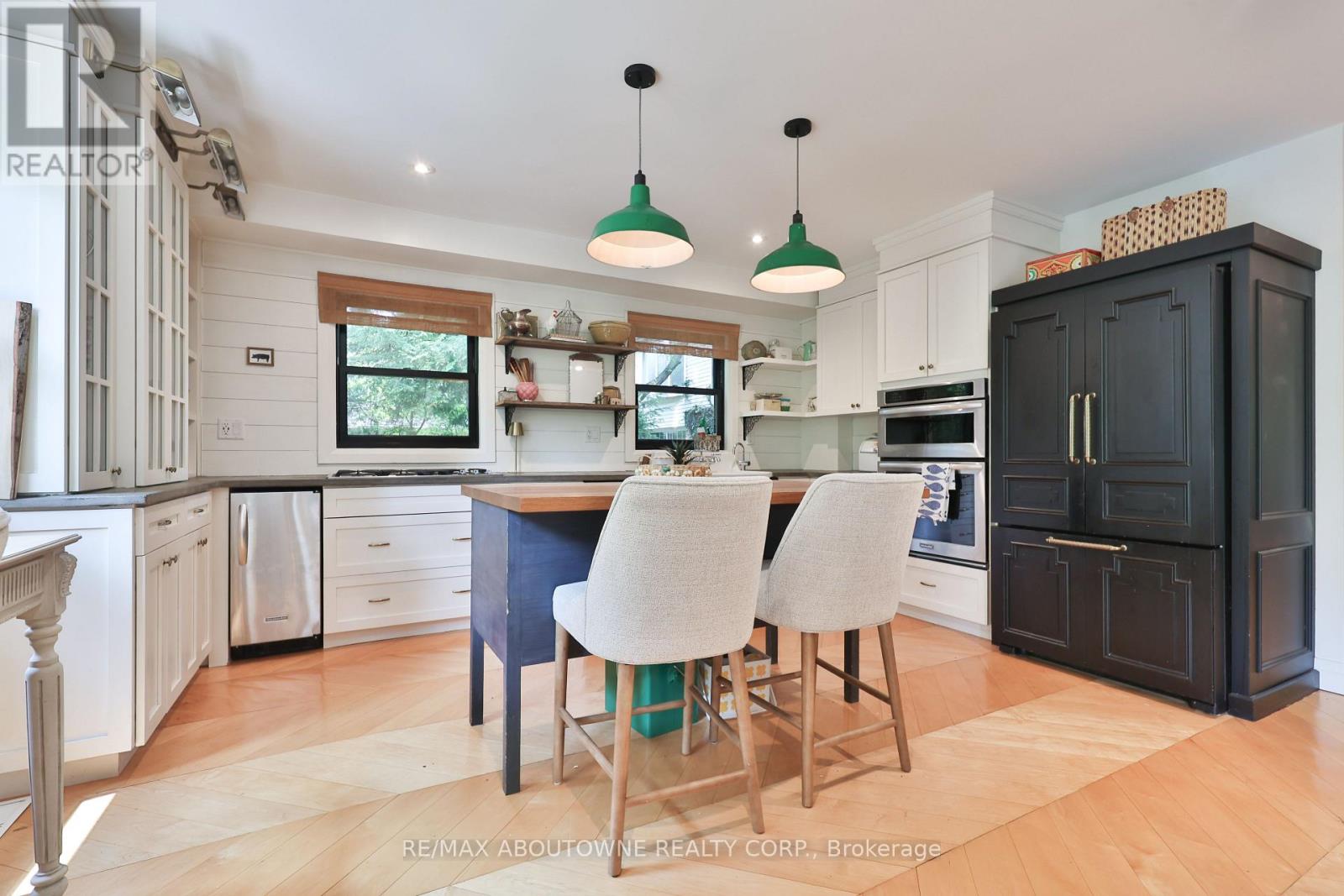 52 Kerr Street, Oakville, Ontario  L6K 3A1 - Photo 11 - W12633368