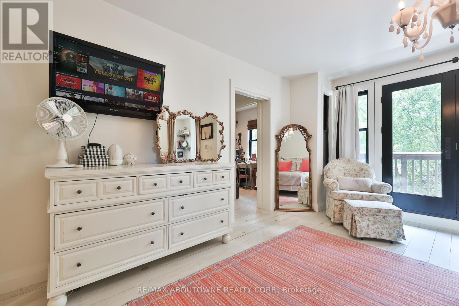 52 Kerr Street, Oakville, Ontario  L6K 3A1 - Photo 17 - W12633368