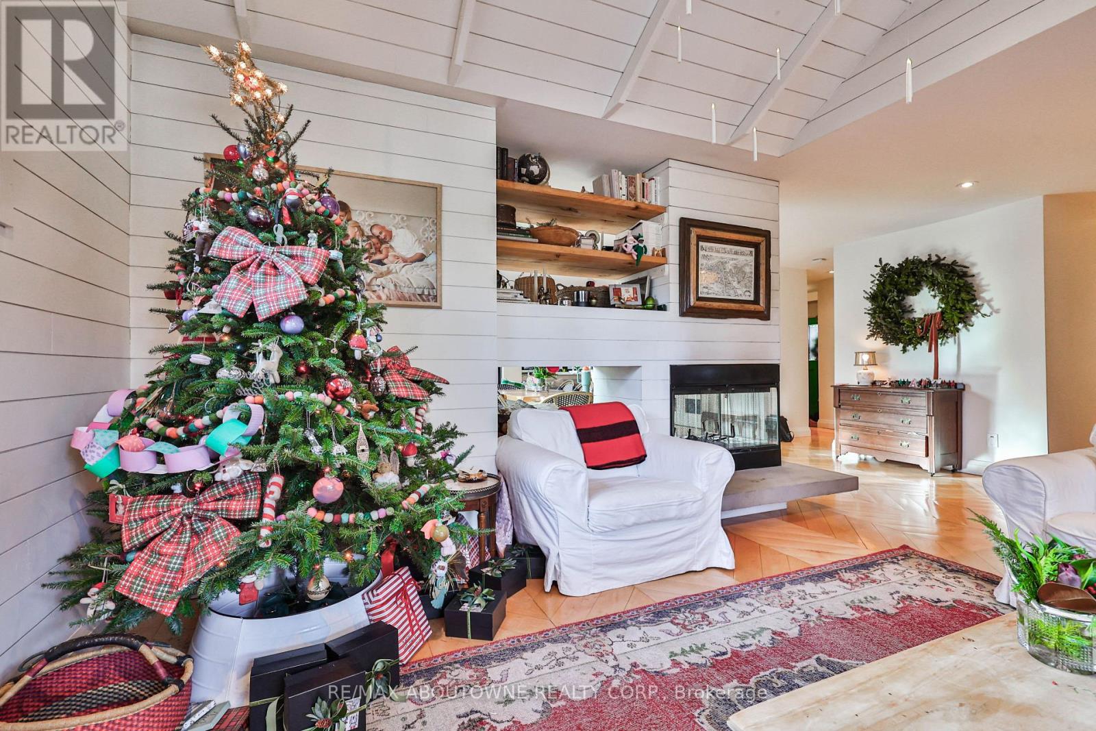 52 Kerr Street, Oakville, Ontario  L6K 3A1 - Photo 7 - W12633368