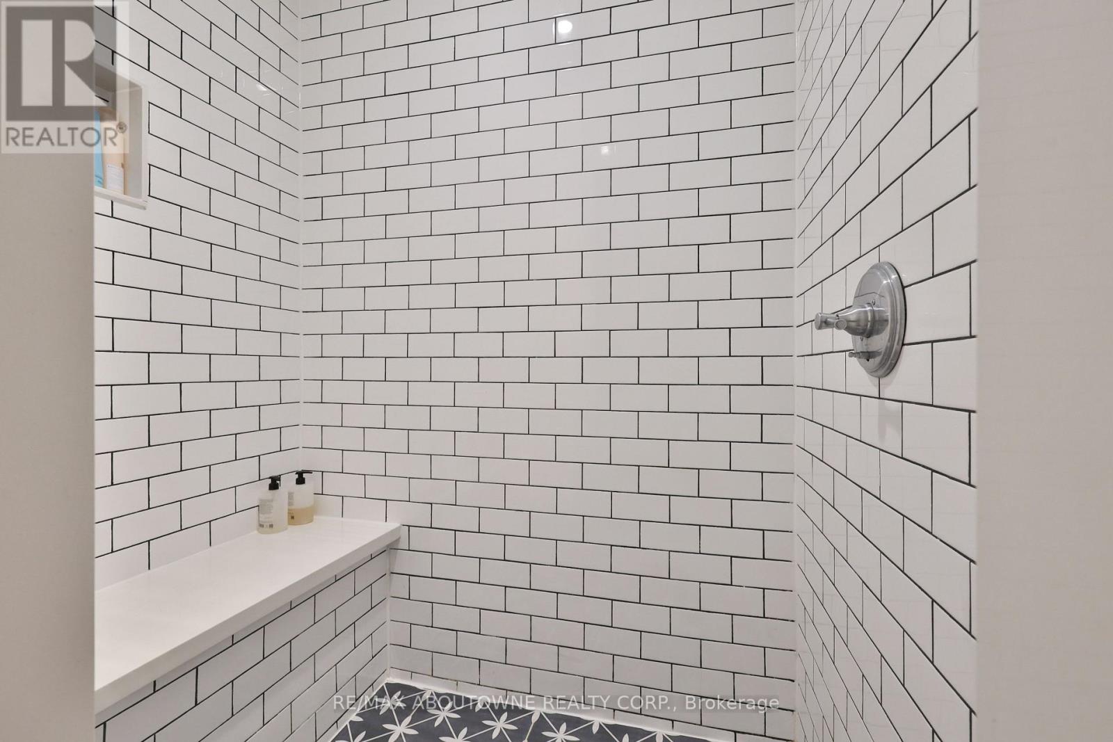 52 Kerr Street, Oakville, Ontario  L6K 3A1 - Photo 21 - W12633368