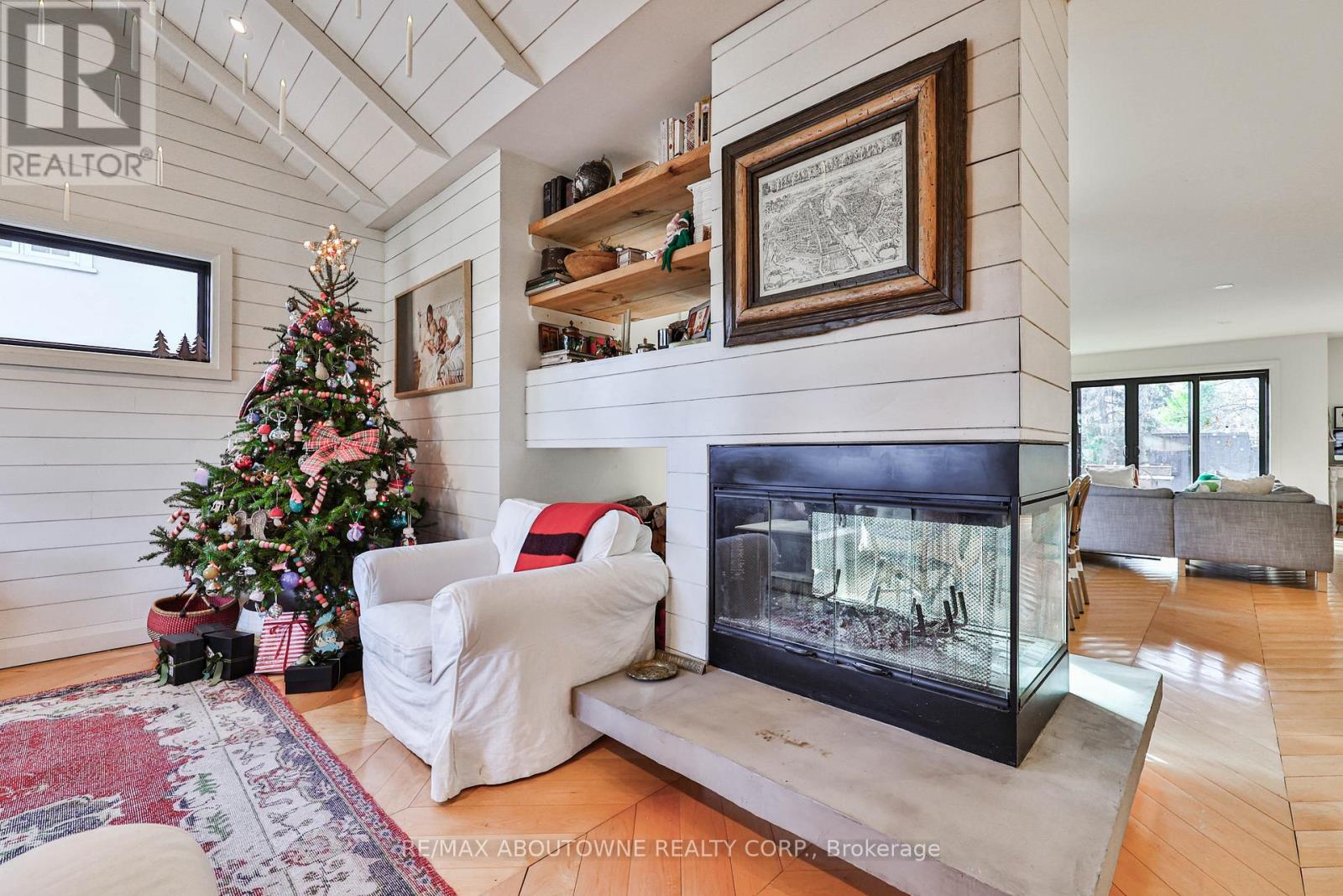 52 Kerr Street, Oakville, Ontario  L6K 3A1 - Photo 6 - W12633368