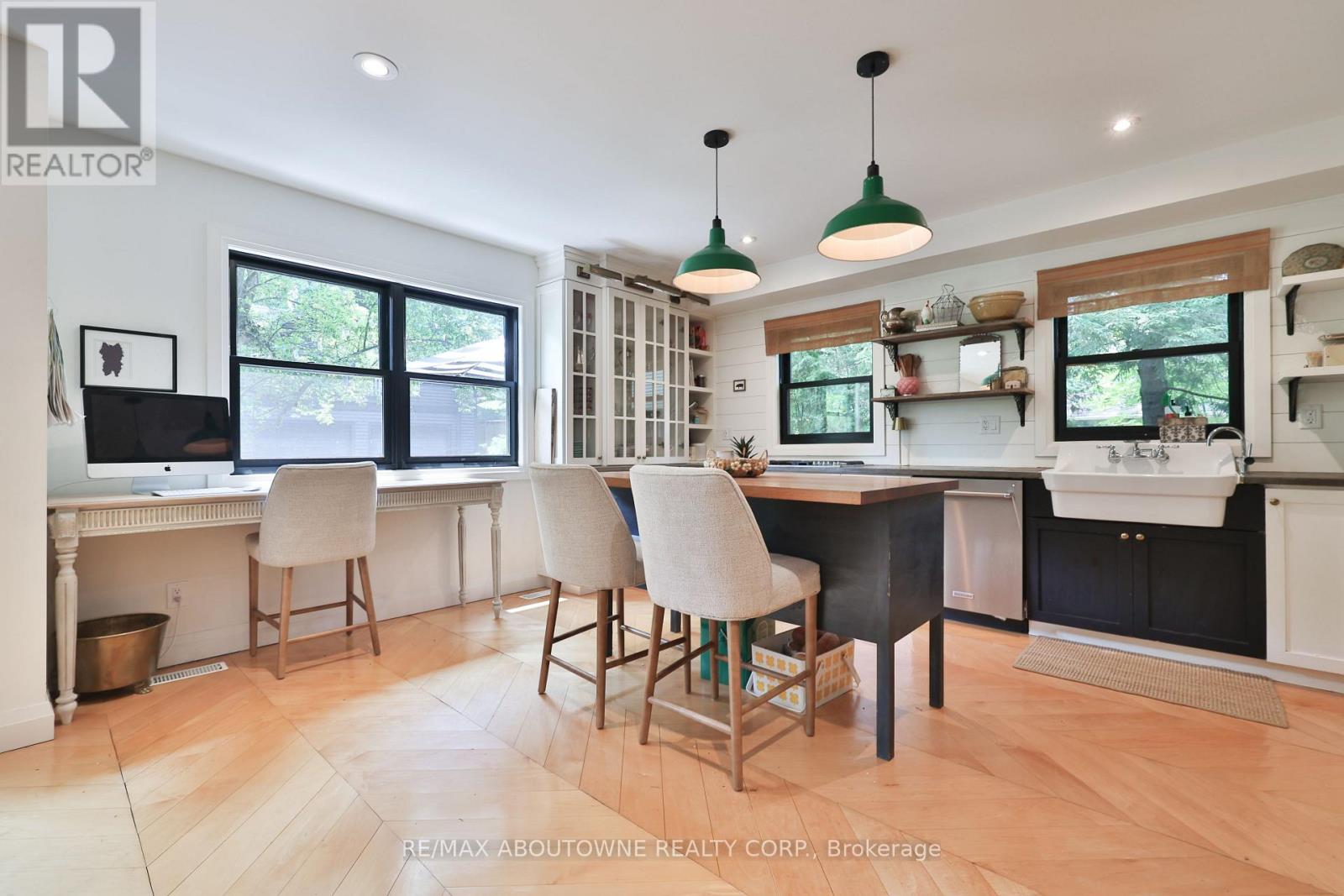 52 Kerr Street, Oakville, Ontario  L6K 3A1 - Photo 12 - W12633368