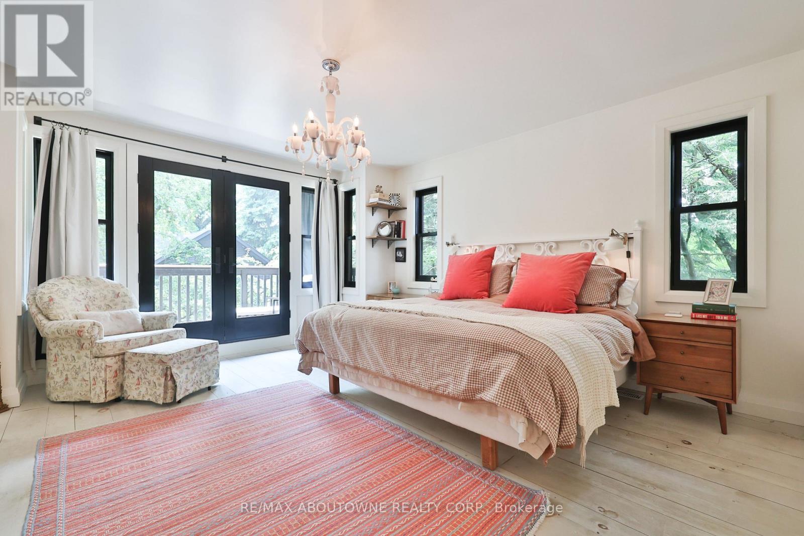 52 Kerr Street, Oakville, Ontario  L6K 3A1 - Photo 18 - W12633368