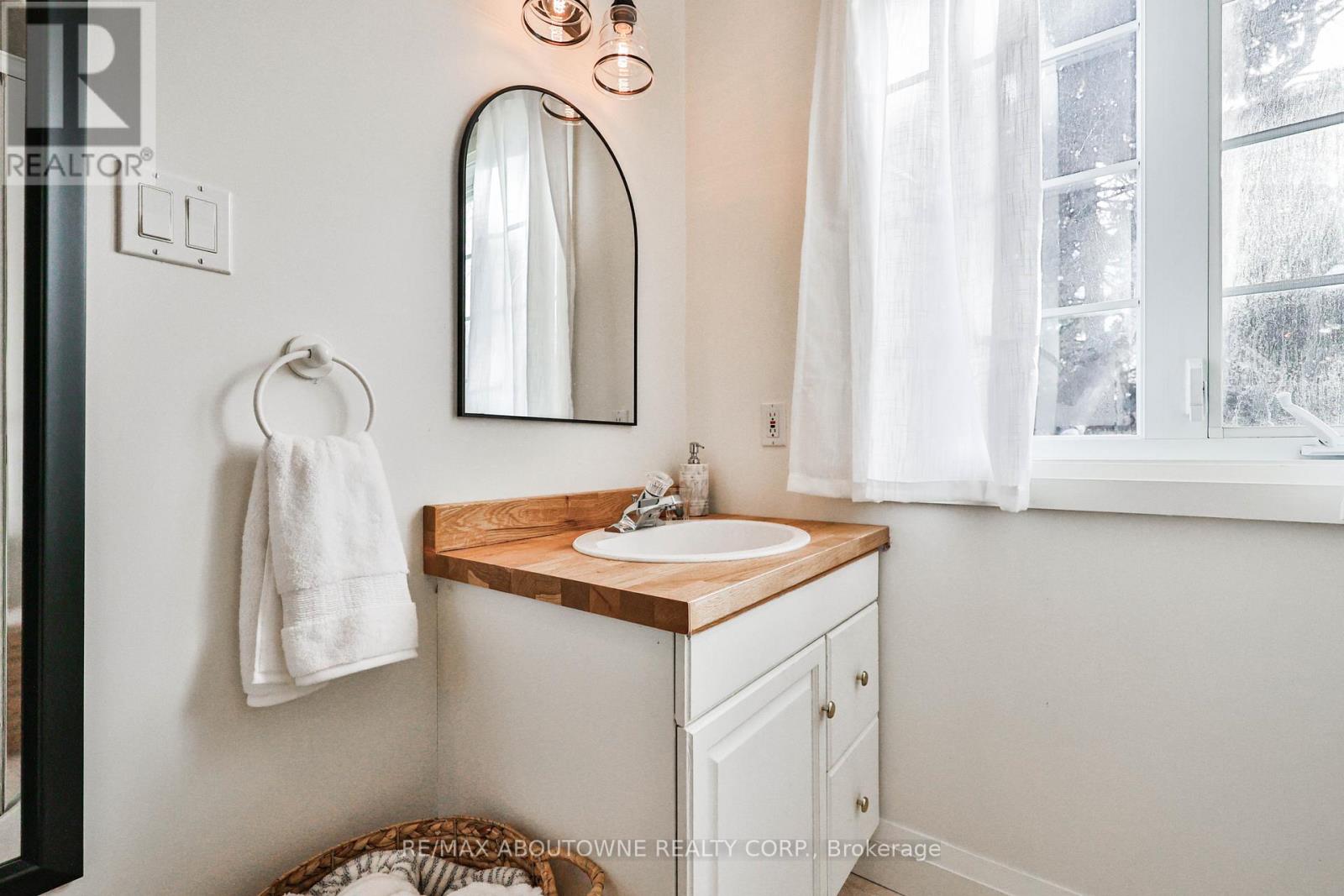 52 Kerr Street, Oakville, Ontario  L6K 3A1 - Photo 34 - W12633368