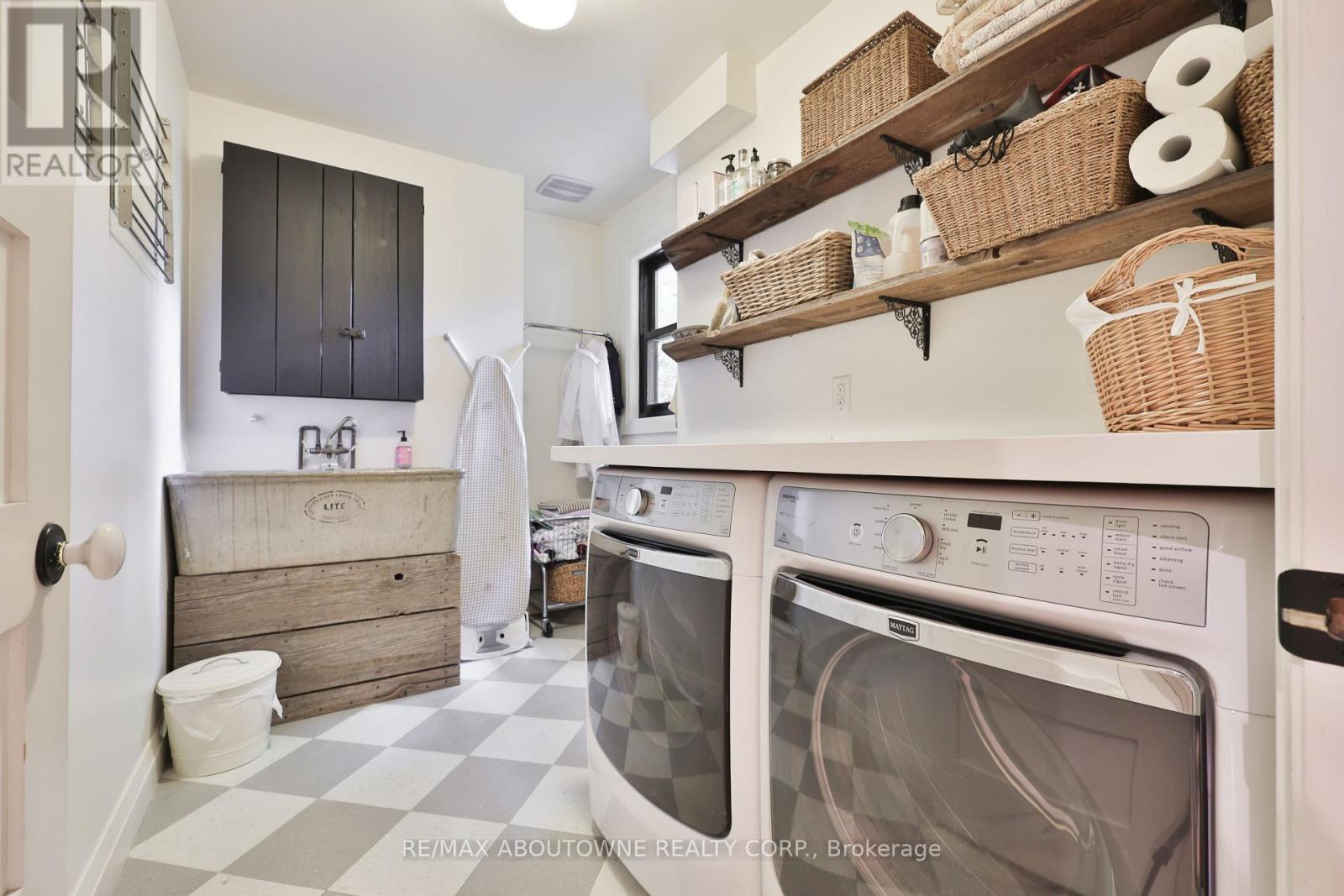 52 Kerr Street, Oakville, Ontario  L6K 3A1 - Photo 15 - W12633368