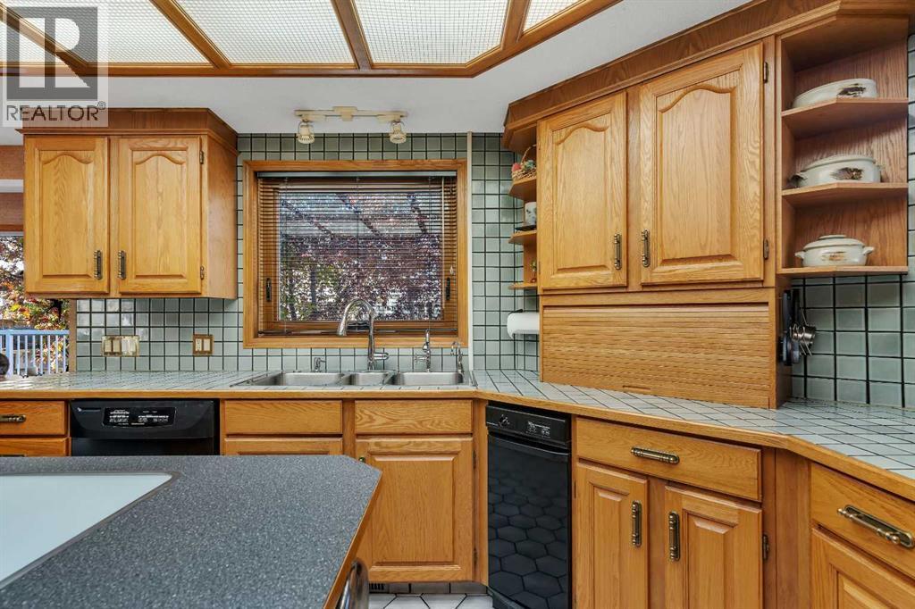 223 Shawnee Mews Sw, Calgary, Alberta  T2Y 1W4 - Photo 9 - A2269251