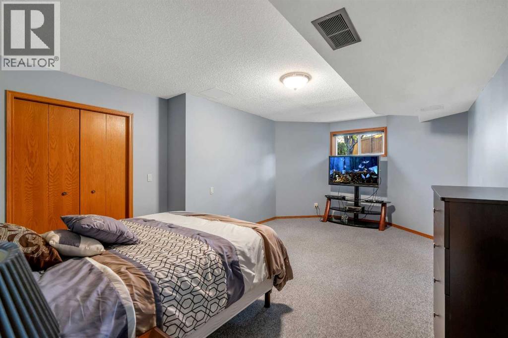 223 Shawnee Mews Sw, Calgary, Alberta  T2Y 1W4 - Photo 30 - A2269251