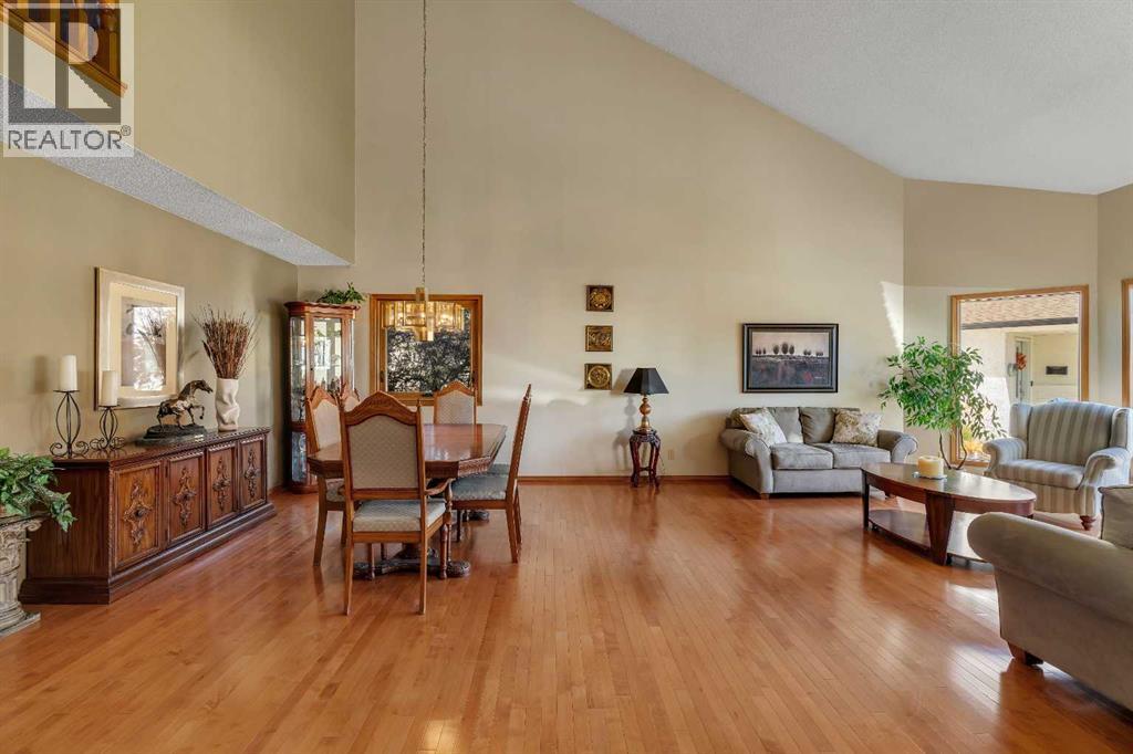 223 Shawnee Mews Sw, Calgary, Alberta  T2Y 1W4 - Photo 3 - A2269251