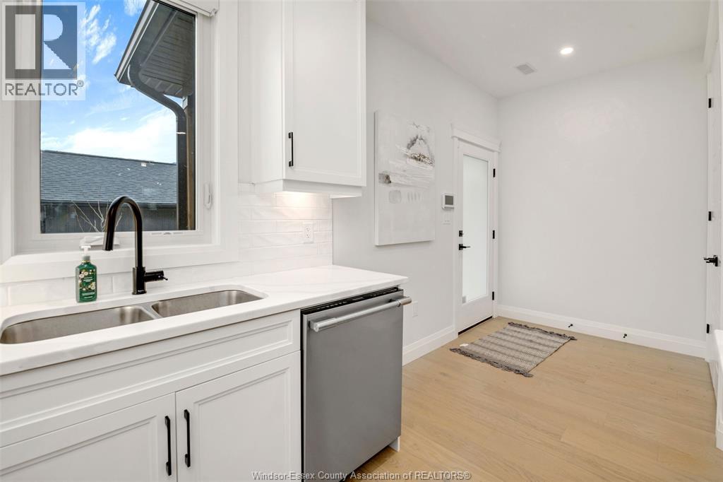 1023 Walker, Windsor, Ontario N8Y 2N6 - Photo 8 - 25031716