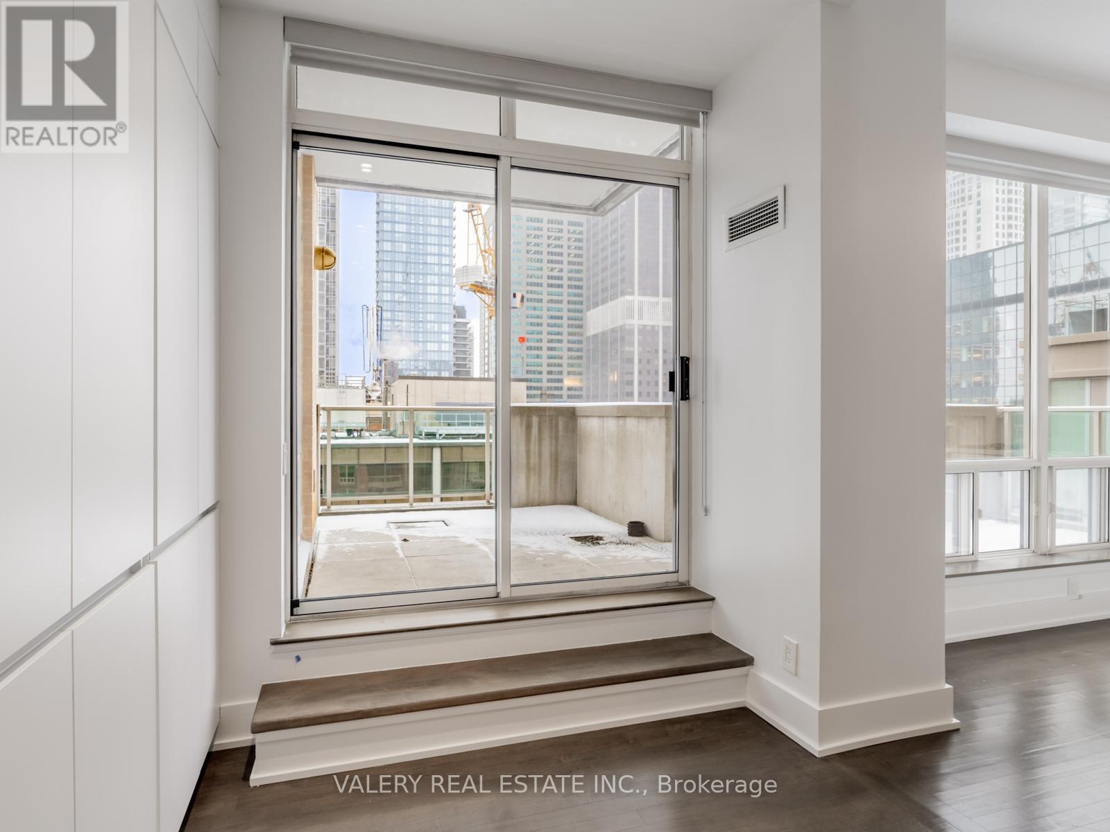14d - 61 Yorkville Avenue, Toronto, Ontario  M5R 3V6 - Photo 8 - C12636498