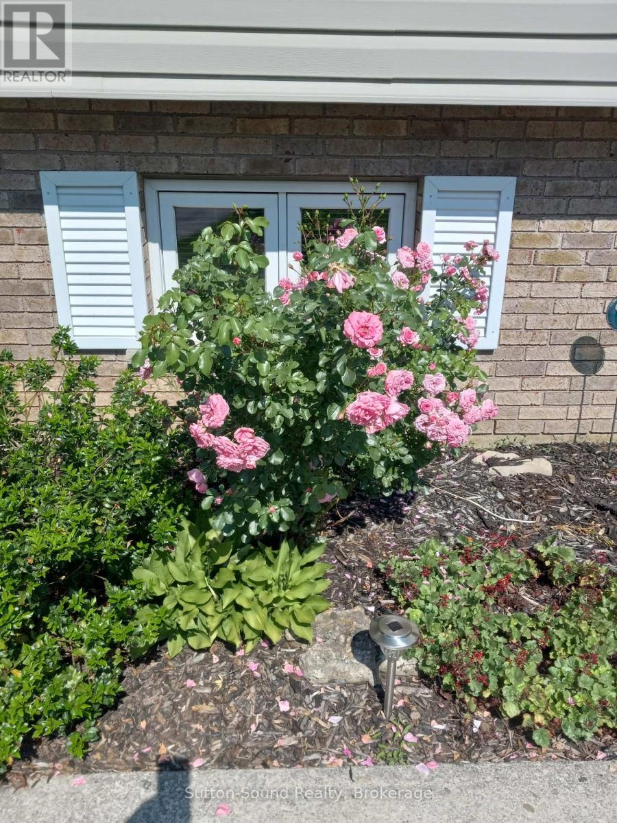 240135 Wilcox Side Road, Georgian Bluffs, Ontario N4K 5N7 - Photo 37 - X12636120