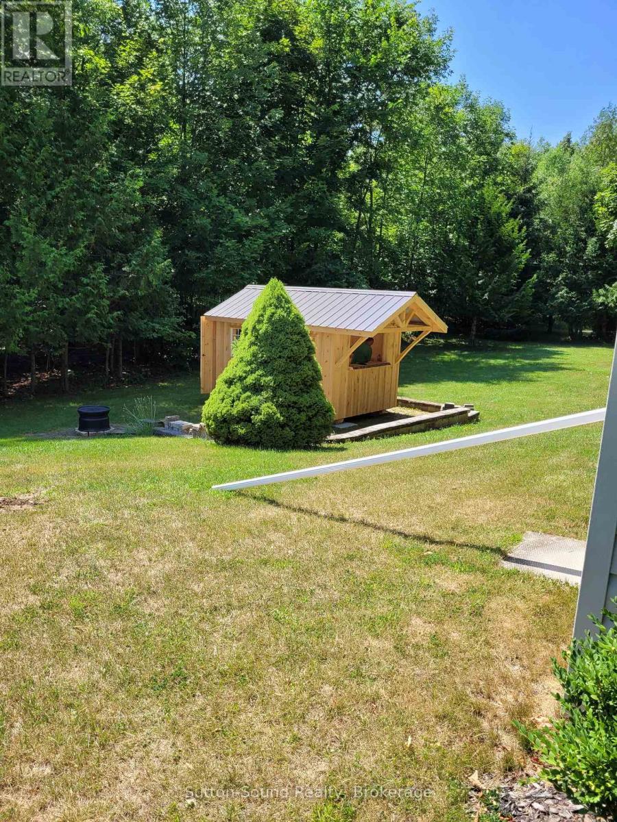 240135 Wilcox Side Road, Georgian Bluffs, Ontario N4K 5N7 - Photo 38 - X12636120