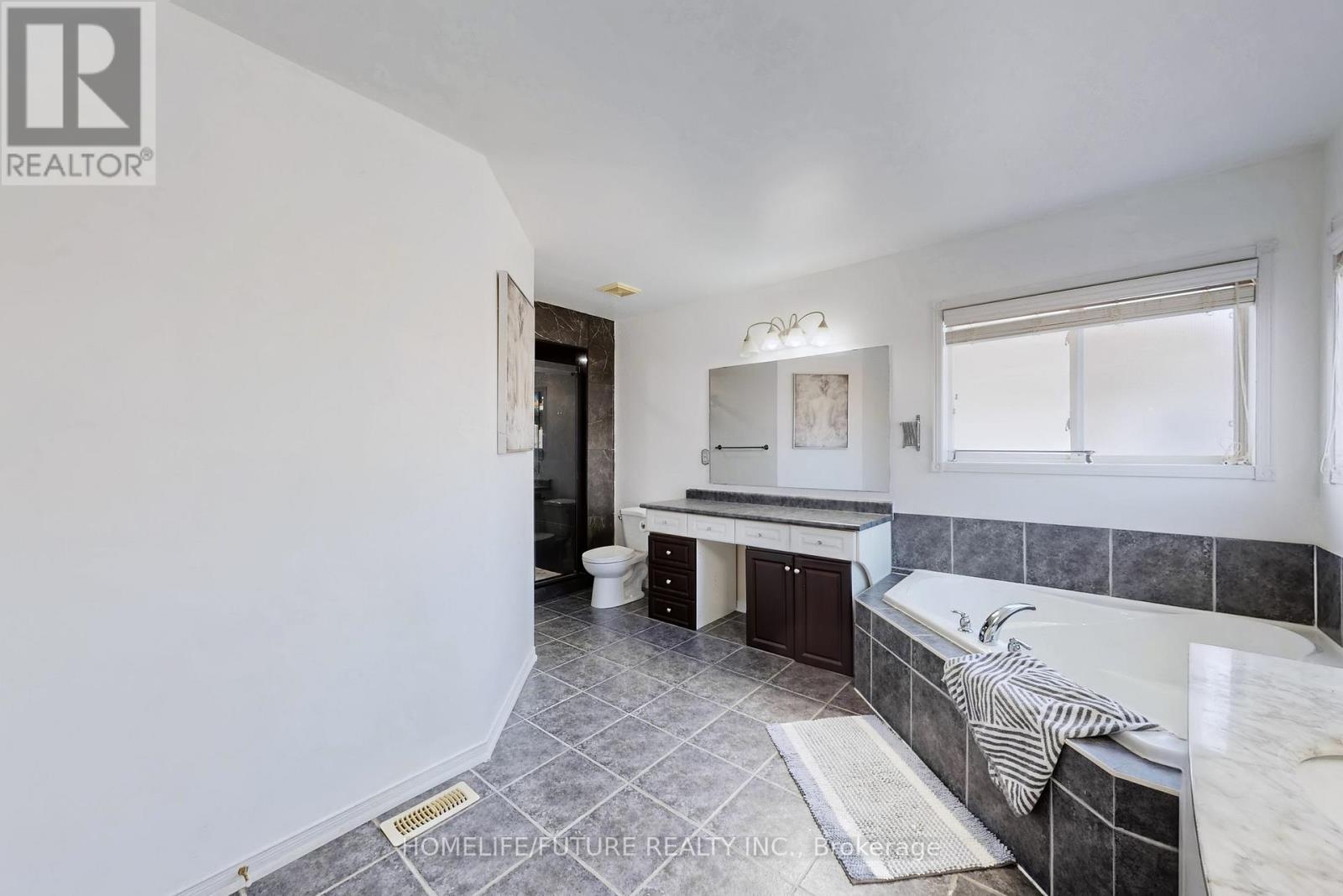 94 Carnwith Drive E, Whitby, Ontario  L1M 2K8 - Photo 24 - E12636508