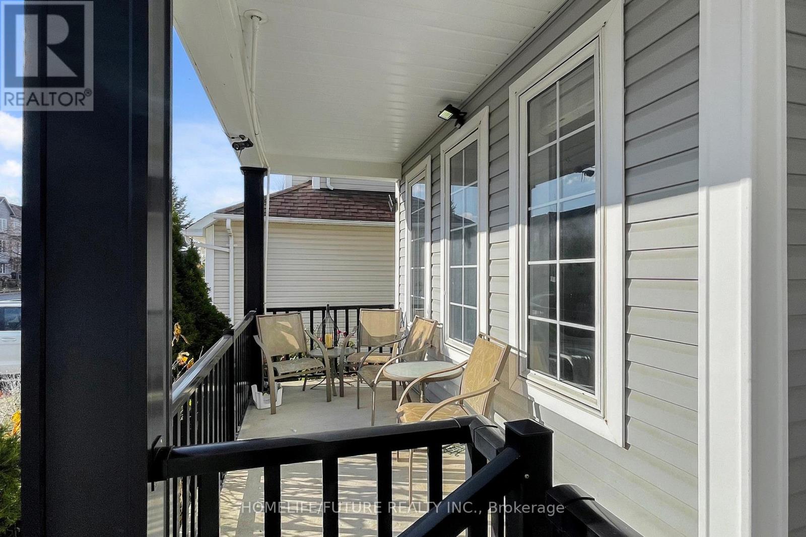 94 Carnwith Drive E, Whitby, Ontario  L1M 2K8 - Photo 4 - E12636508