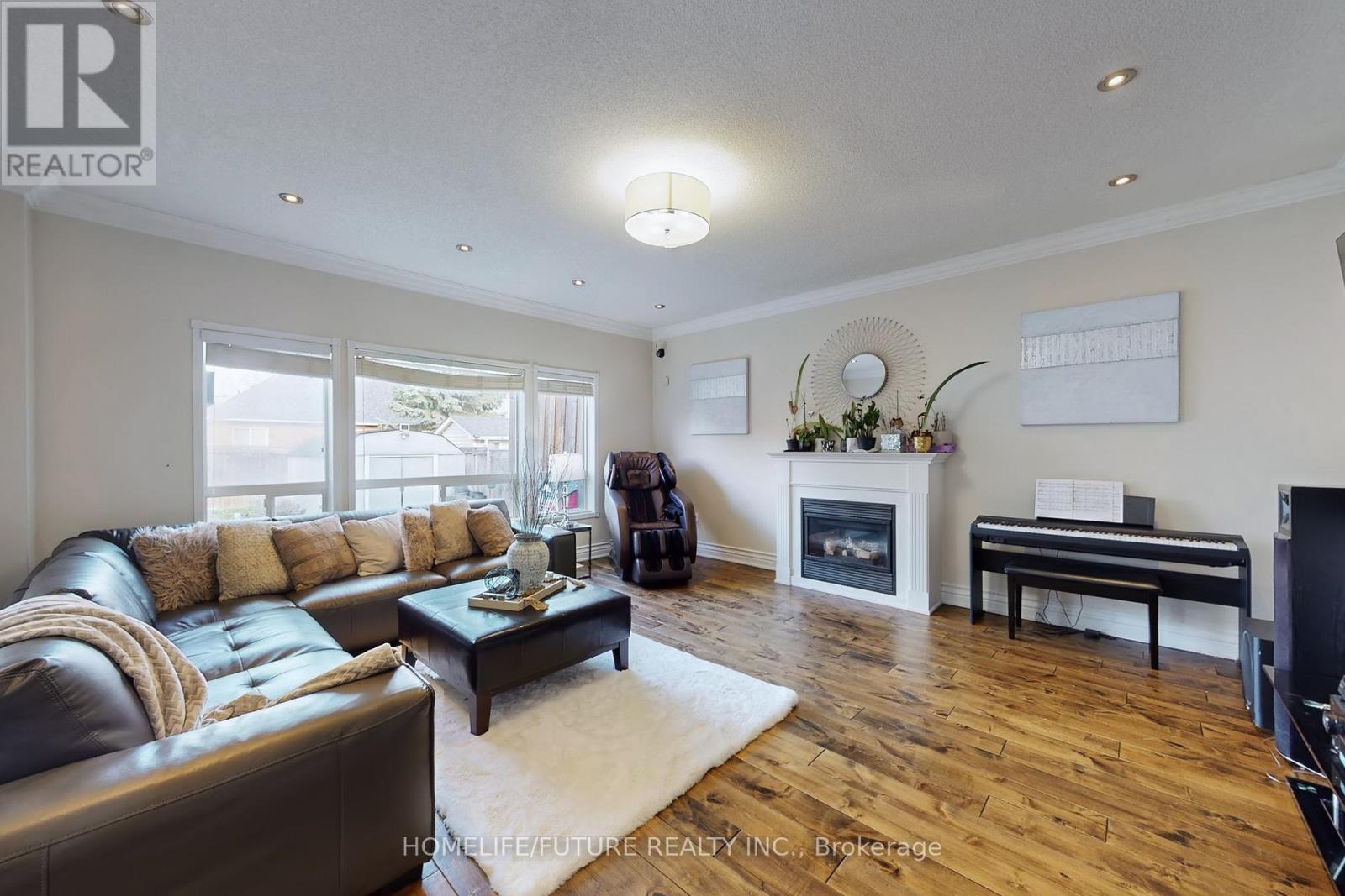 94 Carnwith Drive E, Whitby, Ontario  L1M 2K8 - Photo 9 - E12636508