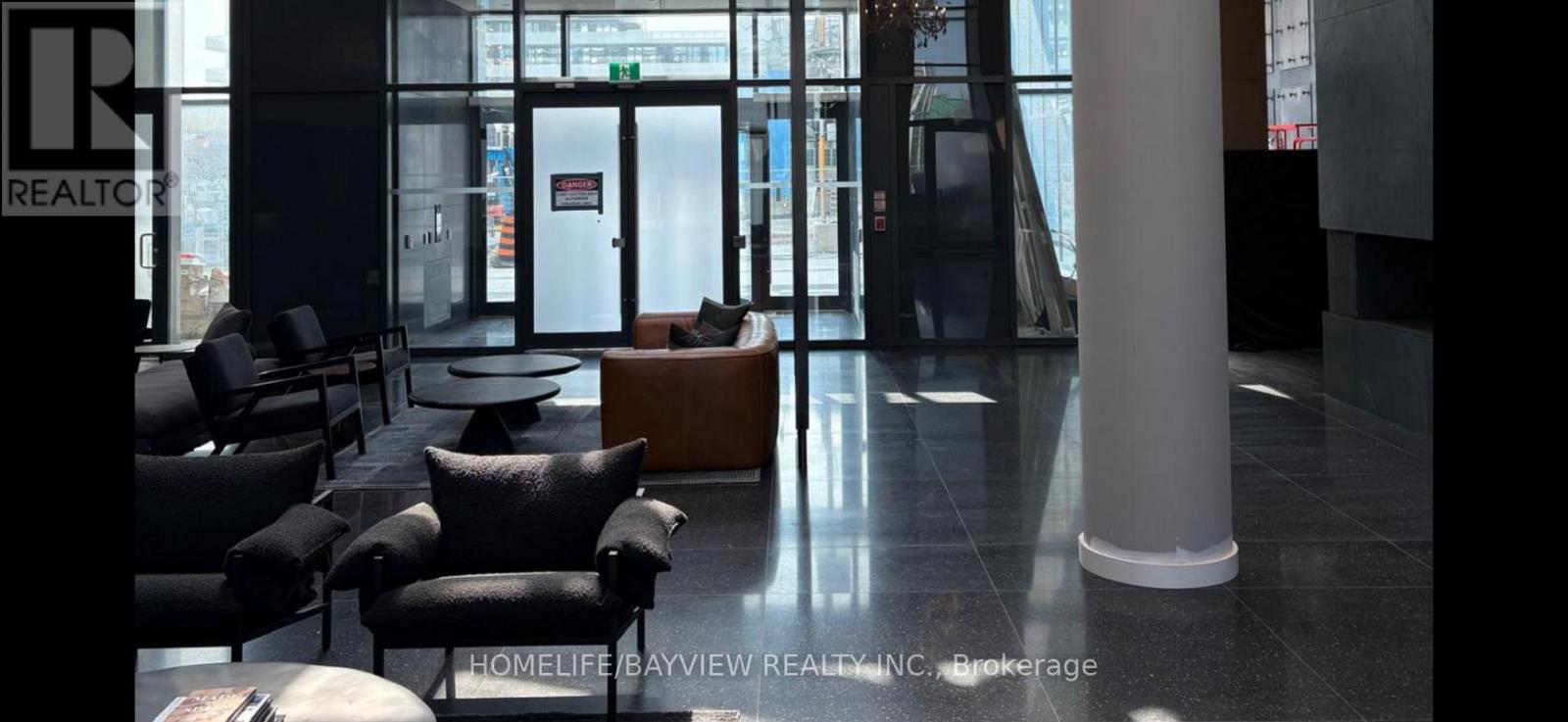 1211 - 8 Interchange Way, Vaughan, Ontario  L4K 4Z7 - Photo 3 - N12636488