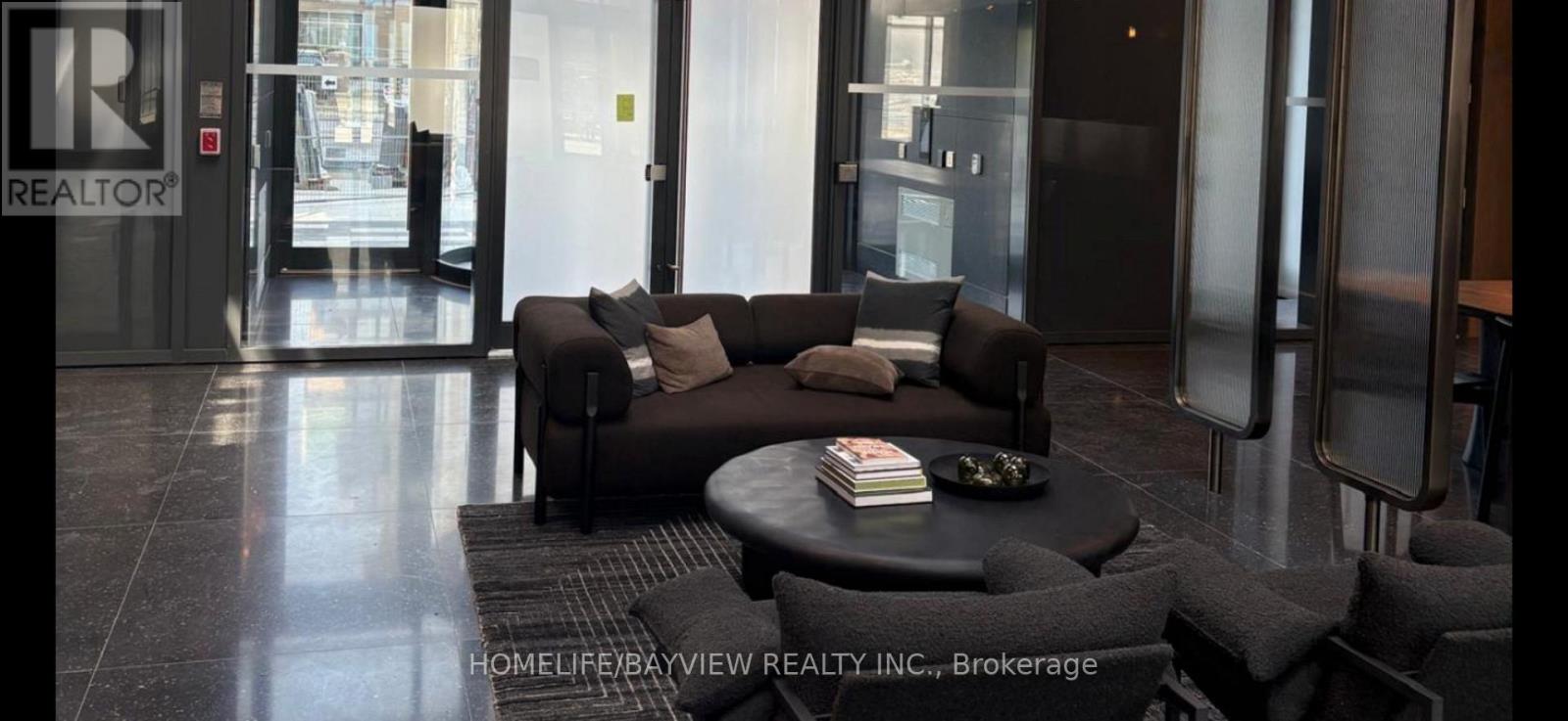 1211 - 8 Interchange Way, Vaughan, Ontario  L4K 4Z7 - Photo 4 - N12636488