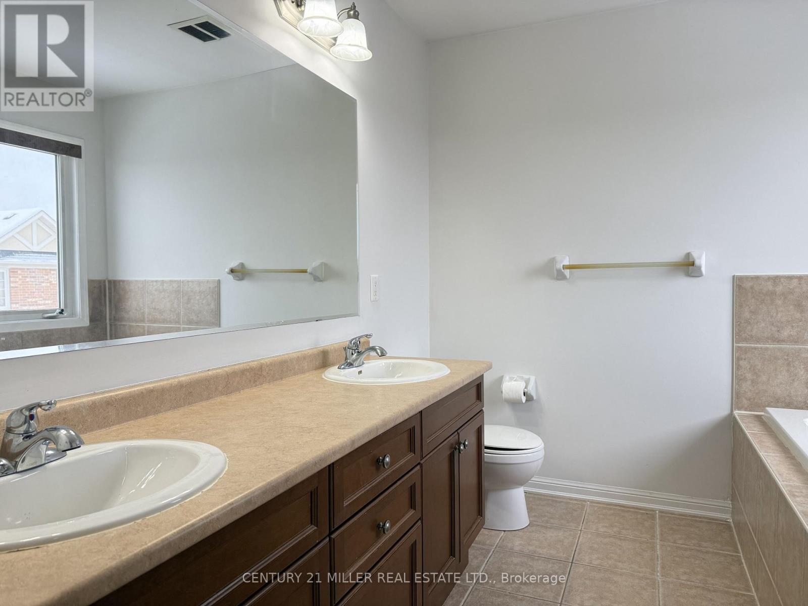 110 Gladys Clarkson Drive, Whitchurch-Stouffville, Ontario  L4A 0R3 - Photo 14 - N12636530