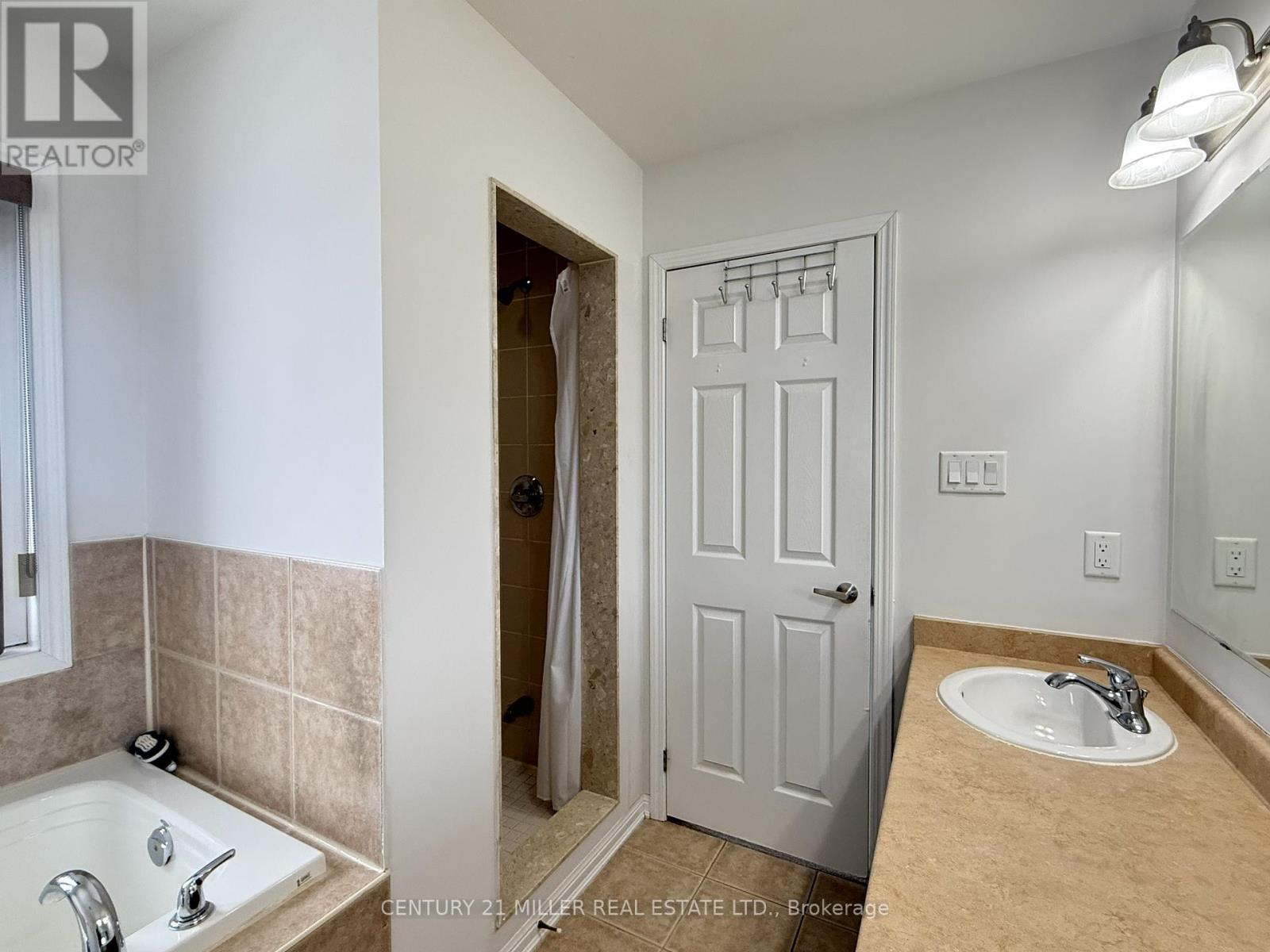 110 Gladys Clarkson Drive, Whitchurch-Stouffville, Ontario  L4A 0R3 - Photo 15 - N12636530