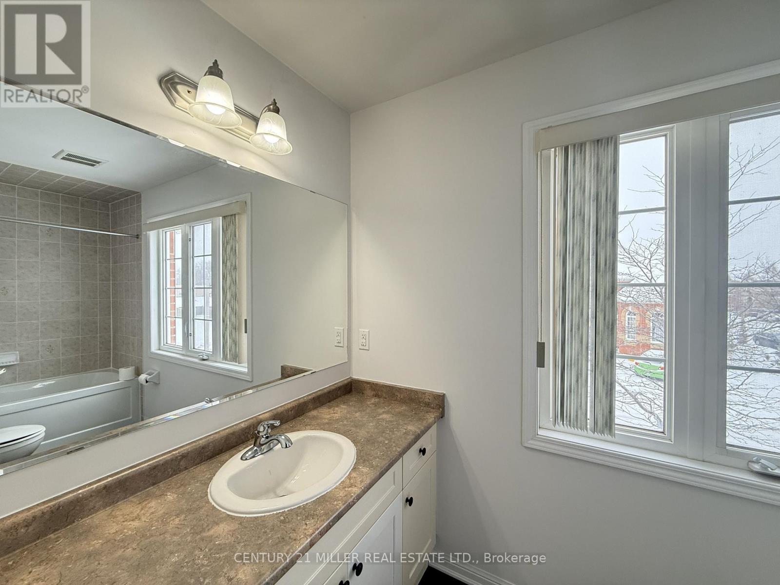 110 Gladys Clarkson Drive, Whitchurch-Stouffville, Ontario  L4A 0R3 - Photo 19 - N12636530