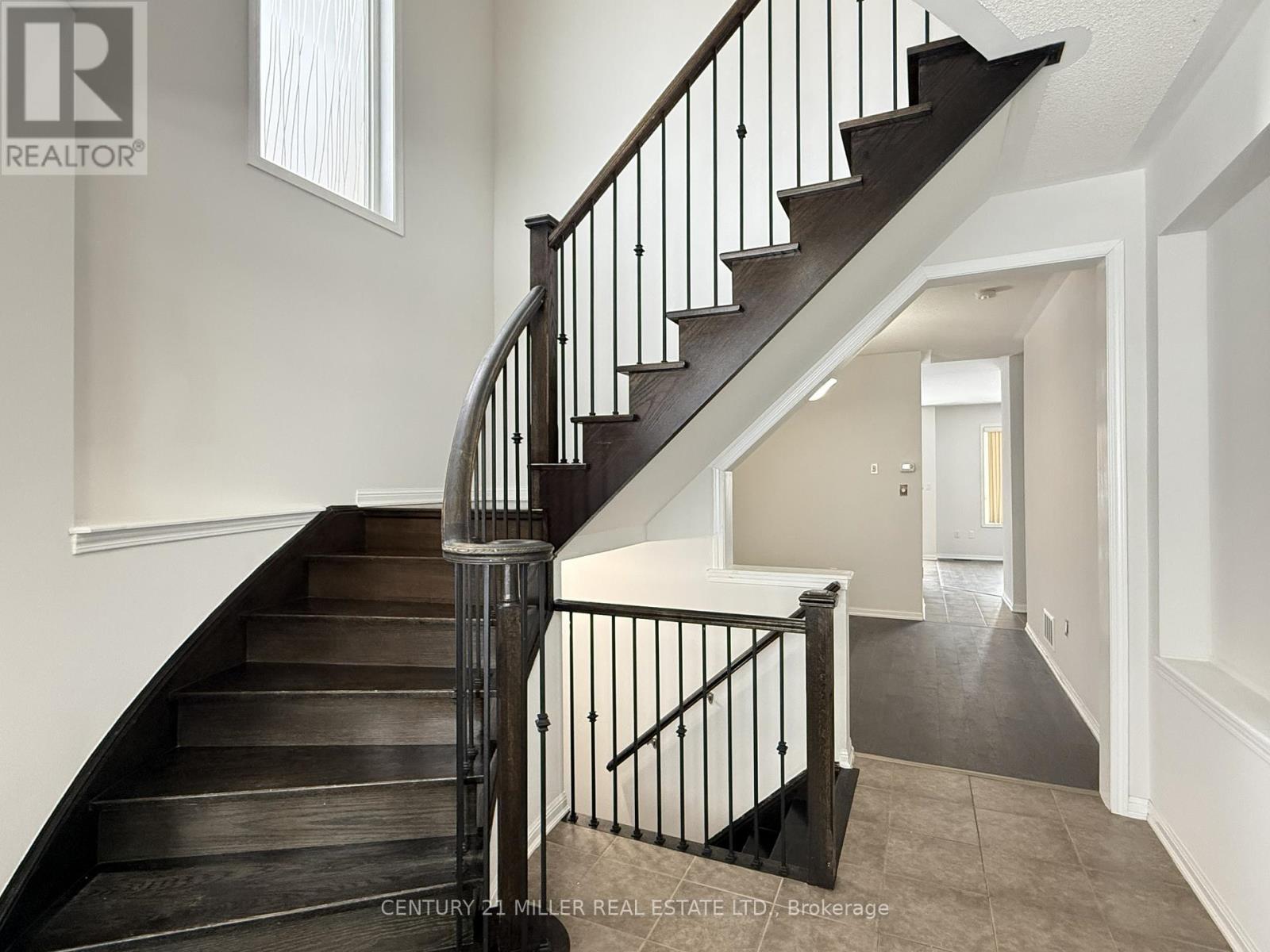 110 Gladys Clarkson Drive, Whitchurch-Stouffville, Ontario  L4A 0R3 - Photo 3 - N12636530