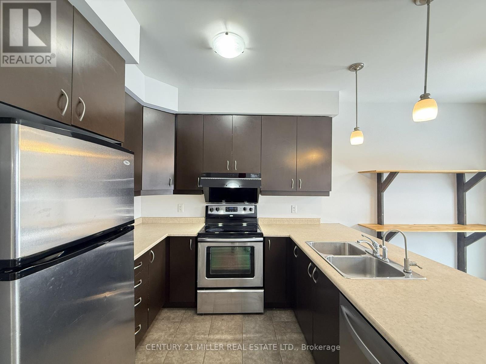 110 Gladys Clarkson Drive, Whitchurch-Stouffville, Ontario  L4A 0R3 - Photo 5 - N12636530