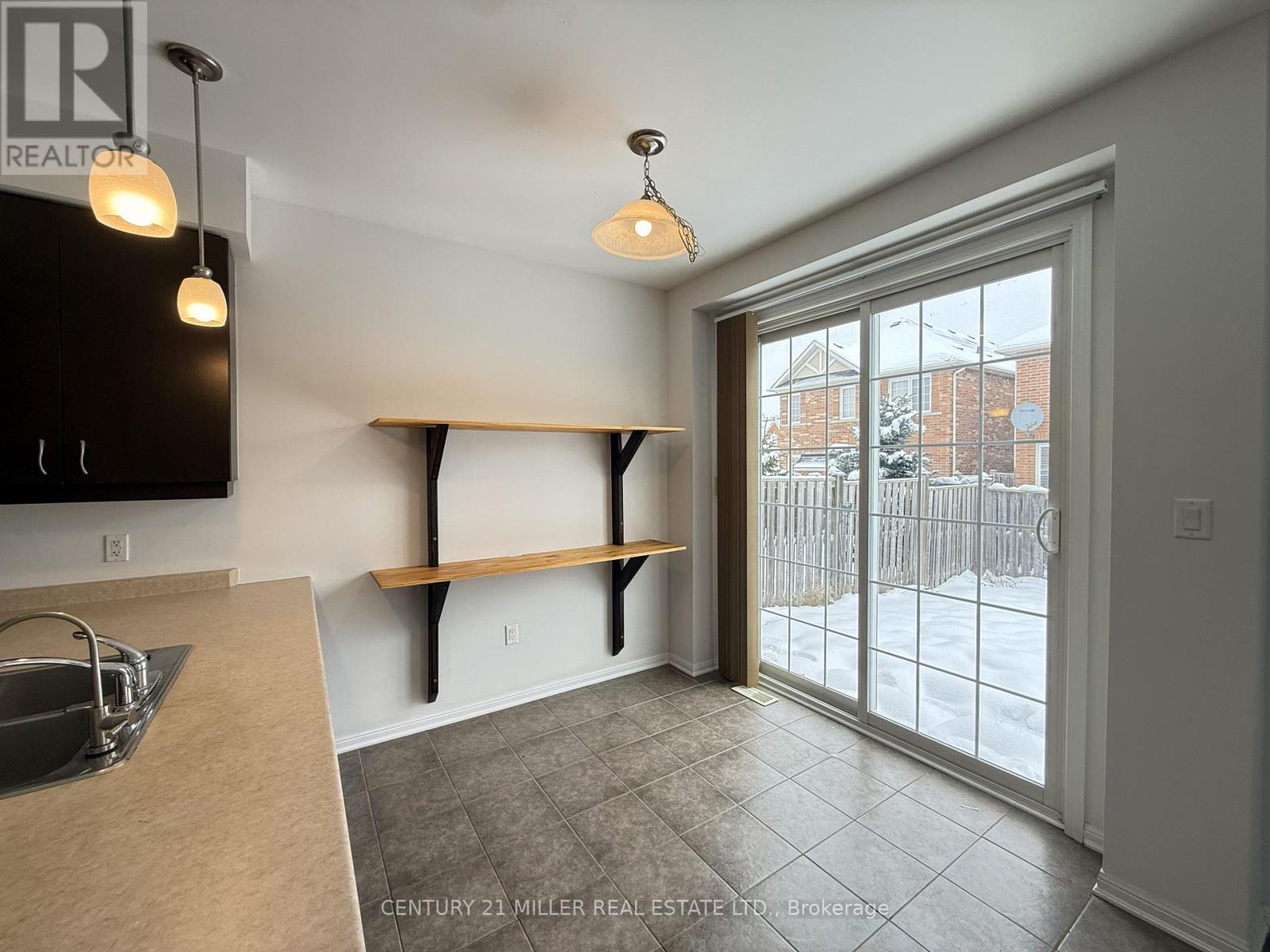 110 Gladys Clarkson Drive, Whitchurch-Stouffville, Ontario  L4A 0R3 - Photo 7 - N12636530