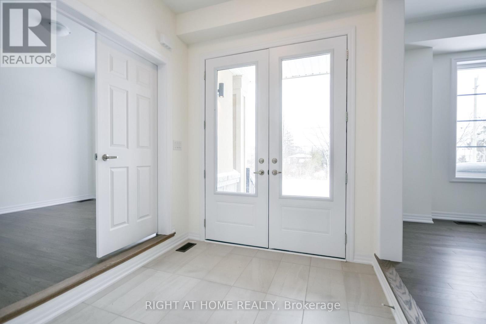 215 Sutherland Street S, Clearview (Stayner), Ontario  L0M 1S0 - Photo 4 - S12636510