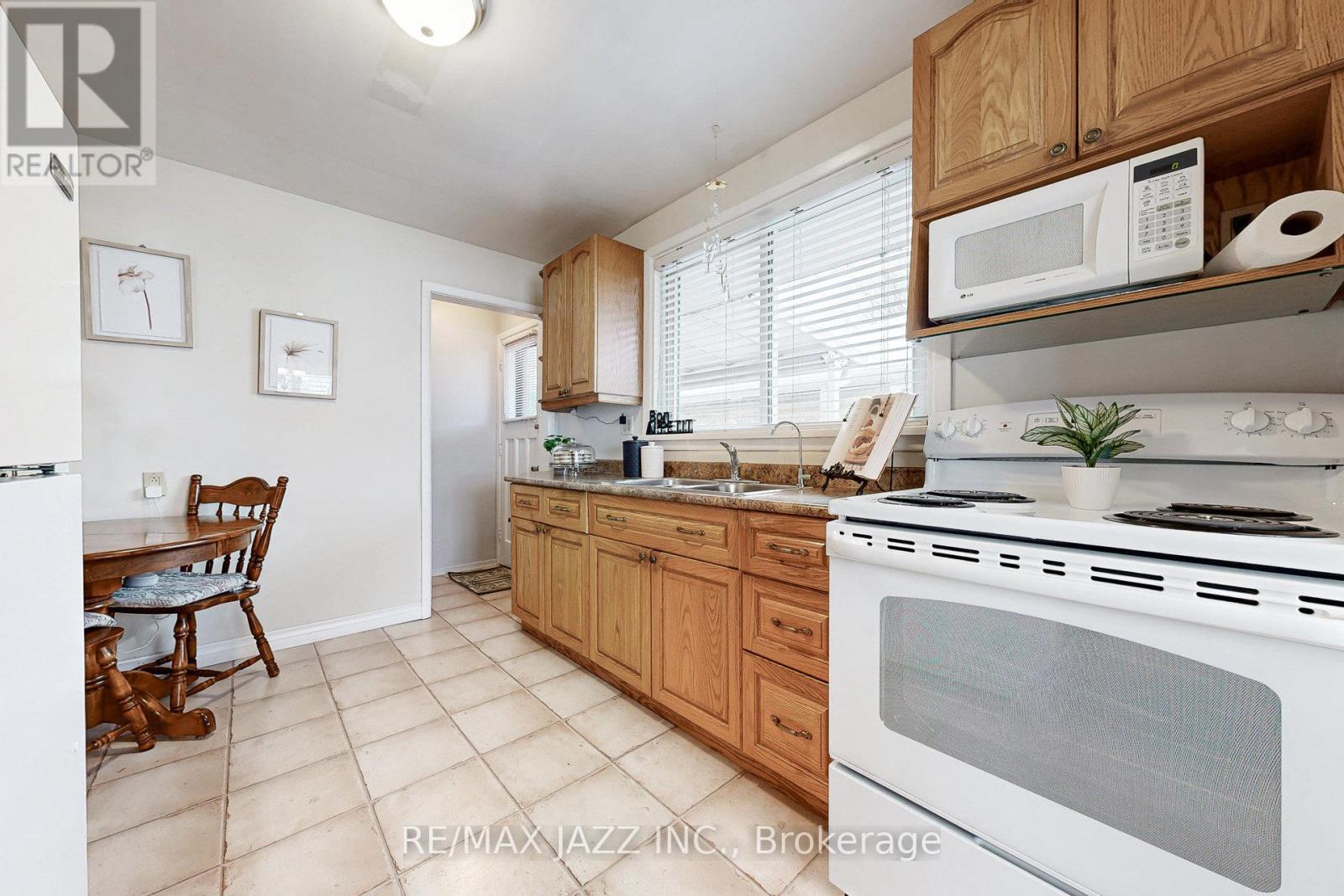 807 Annes Street, Whitby, Ontario  L1N 5K6 - Photo 13 - E12636588