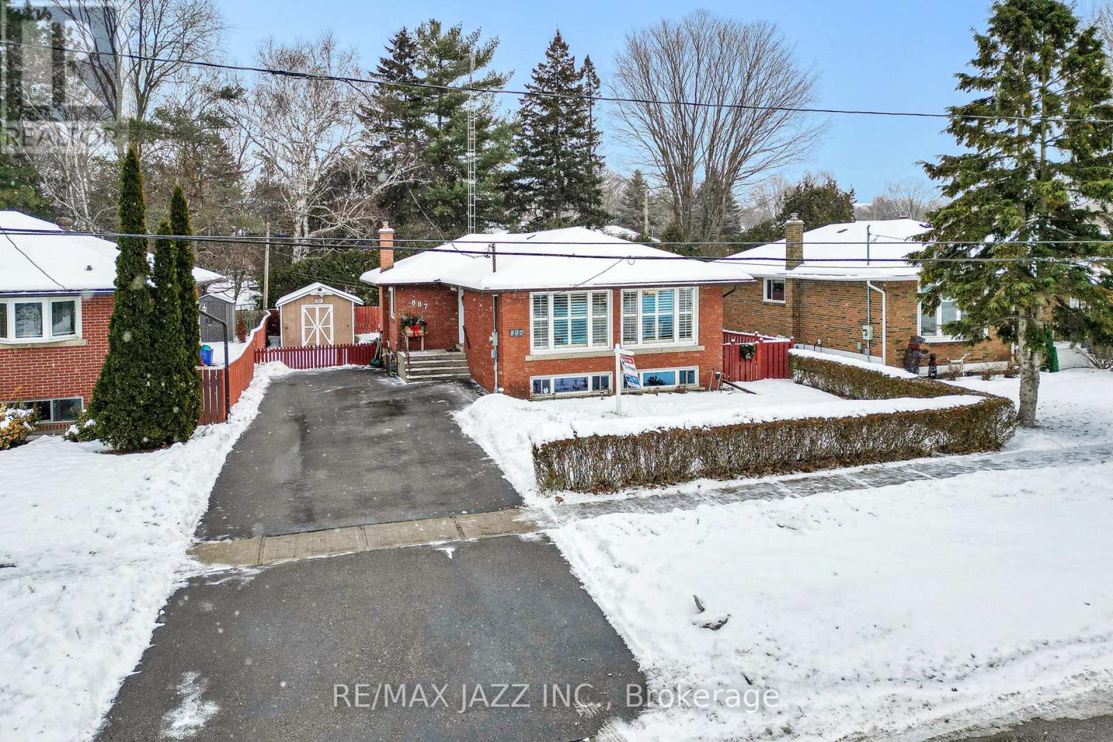 807 Annes Street, Whitby, Ontario  L1N 5K6 - Photo 3 - E12636588