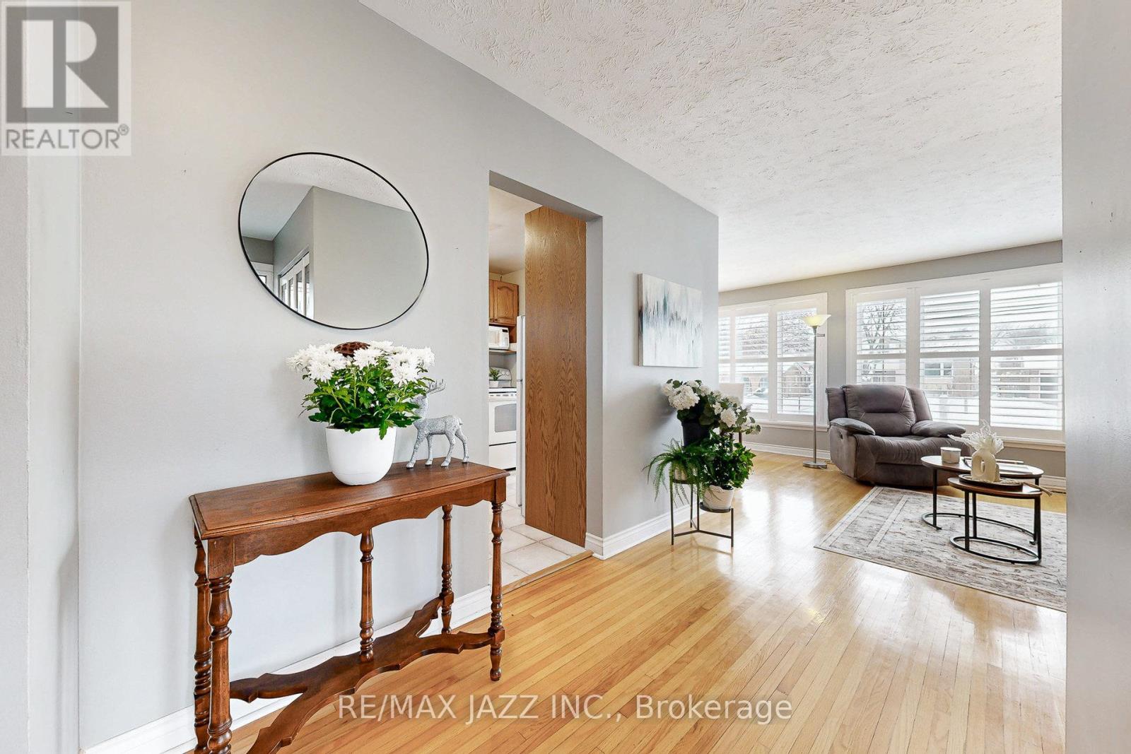 807 Annes Street, Whitby, Ontario  L1N 5K6 - Photo 6 - E12636588