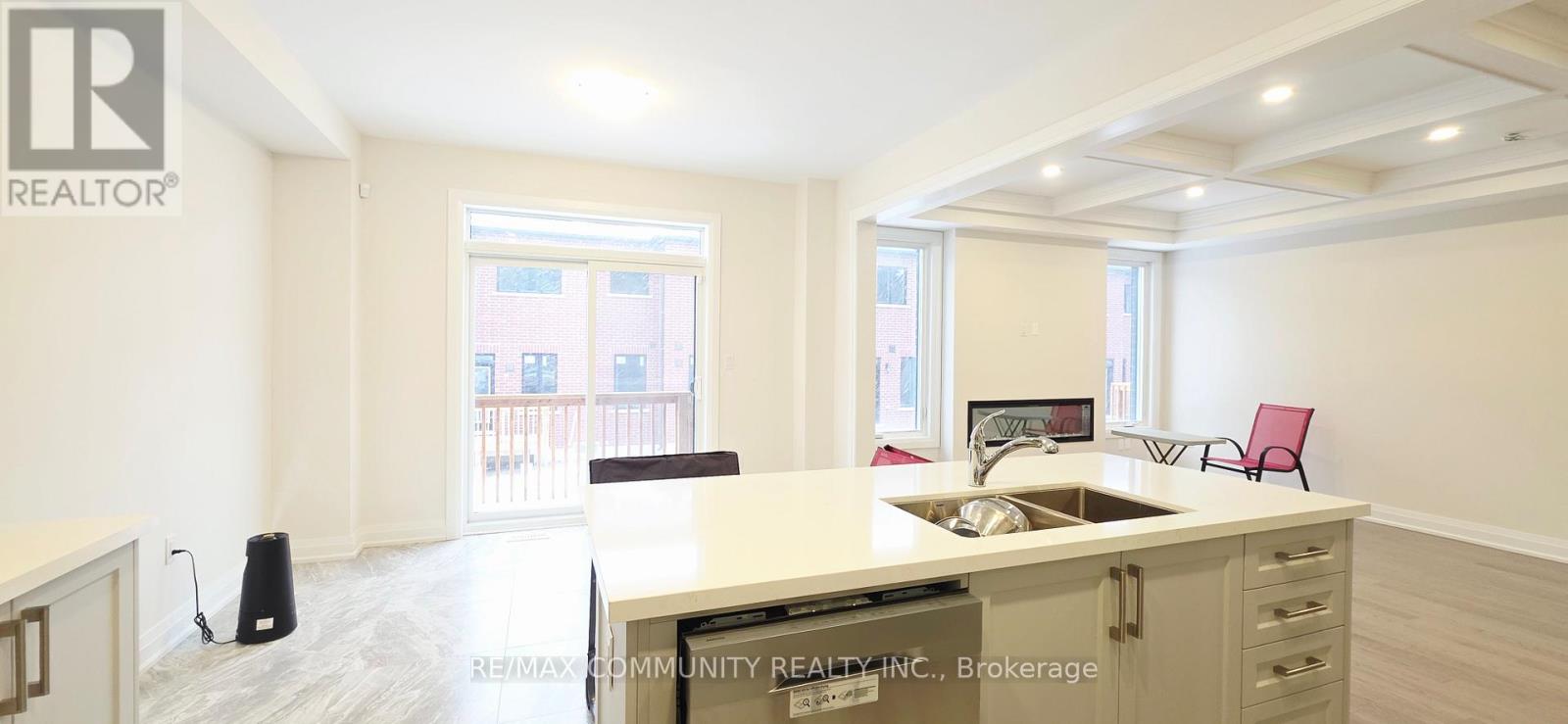 26 Aveena Road, Brampton, Ontario  L6P 4R8 - Photo 5 - W12636468