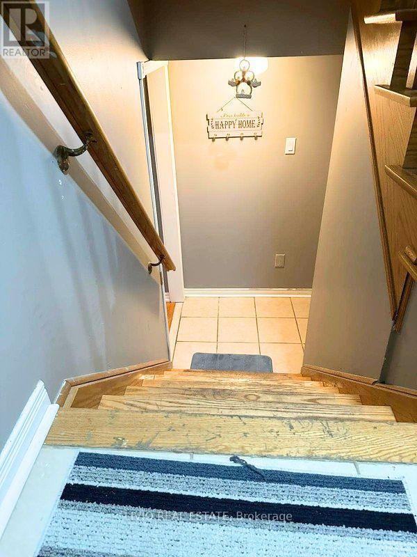 55 Peachleaf Crescent, Brampton, Ontario  L7A 2B4 - Photo 5 - W12636538