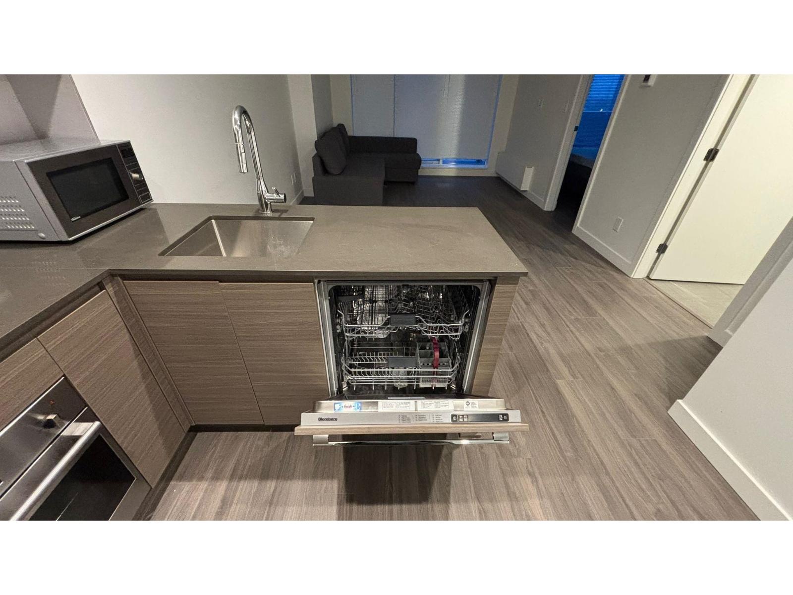 2508 13615 Fraser Highway, Surrey, British Columbia  V3T 0P7 - Photo 3 - R3069378