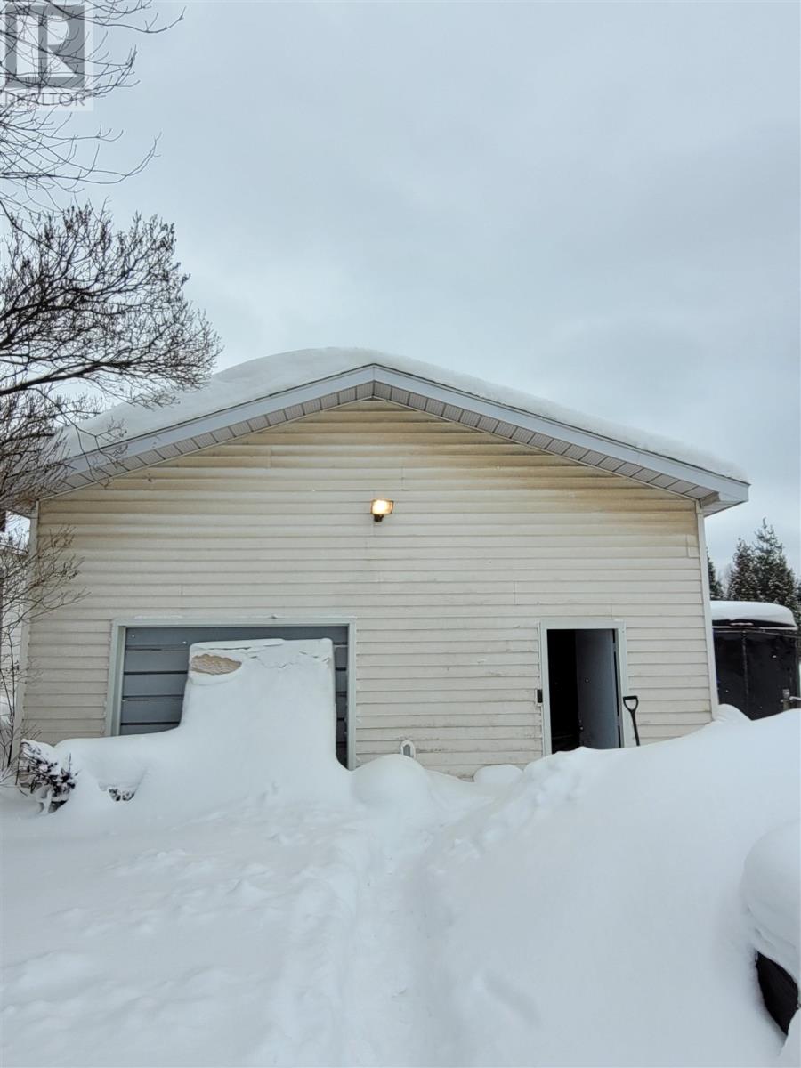 637 Queen St W, Sault Ste. Marie, Ontario  P6A 1B1 - Photo 3 - SM253490