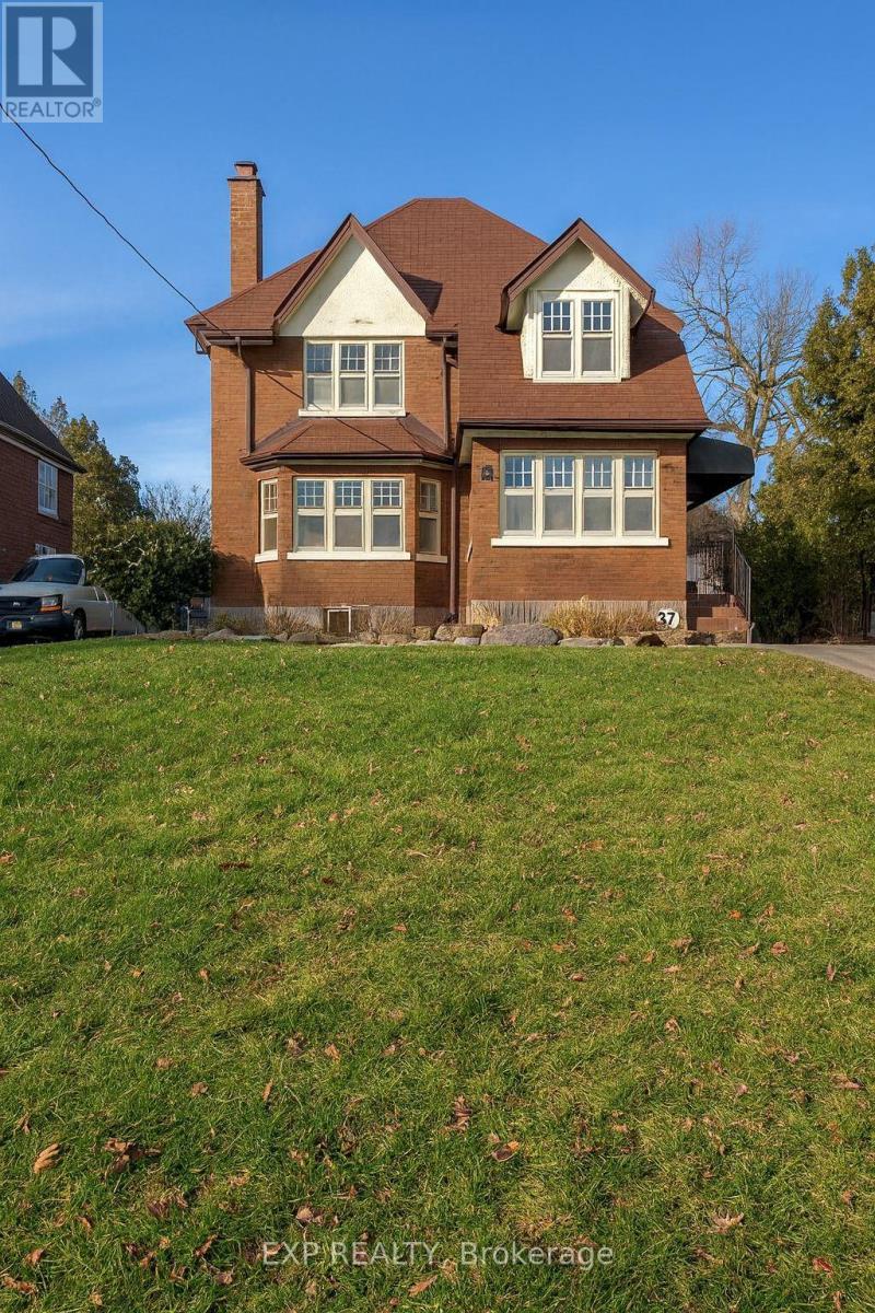 376 KING STREET E, Oshawa, Ontario