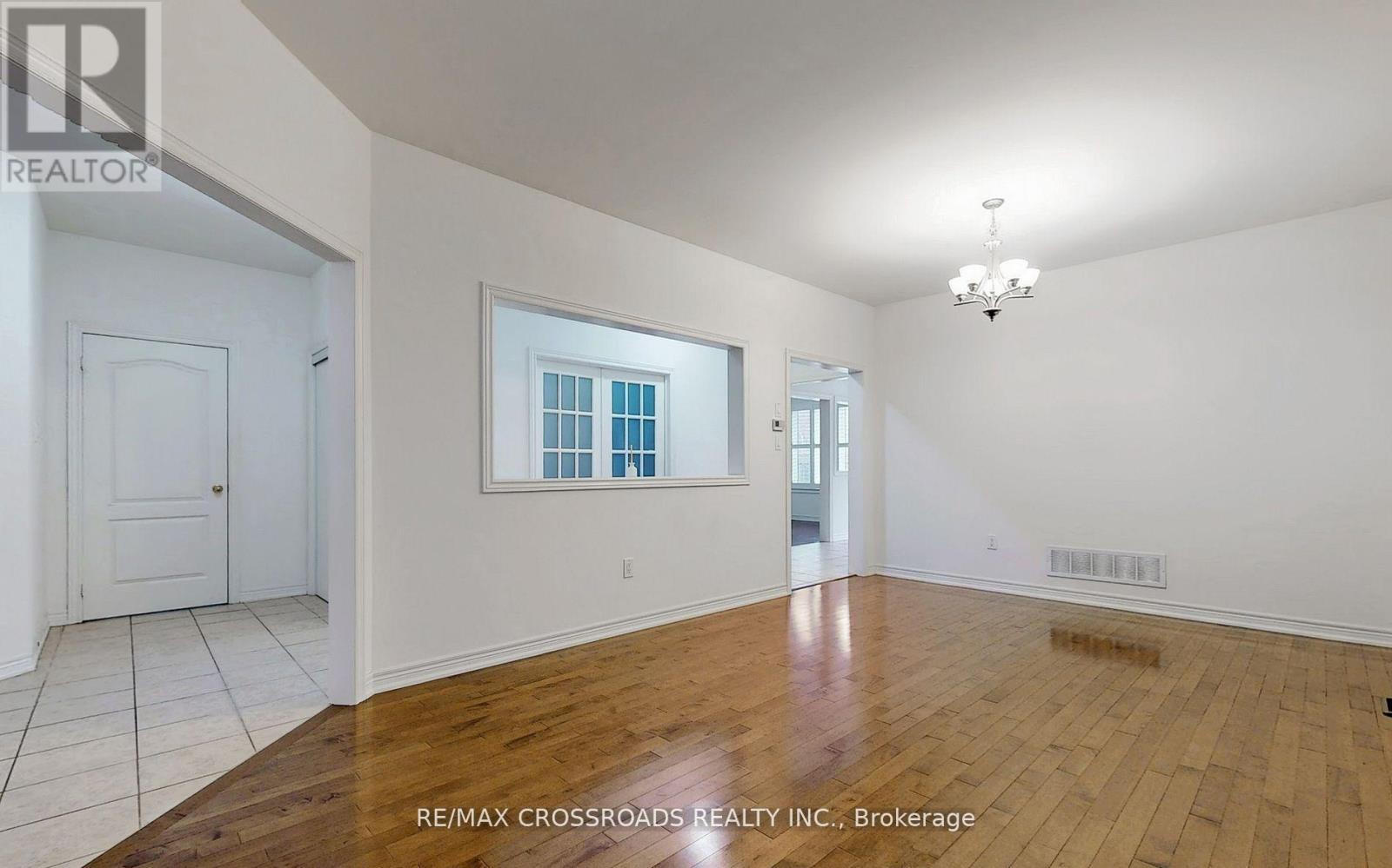 73 Eakin Mill Road, Markham, Ontario  L6E 1N9 - Photo 3 - N12636512