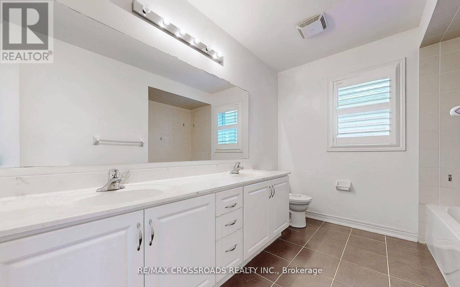 73 Eakin Mill Road, Markham, Ontario  L6E 1N9 - Photo 38 - N12636512