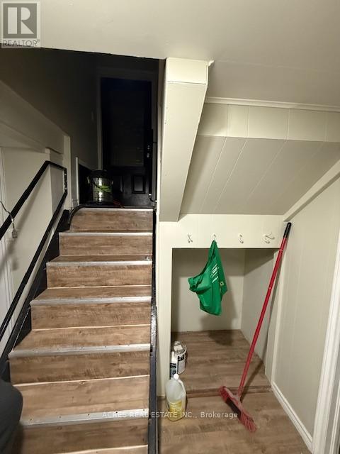 31 Sledman Street, Mississauga, Ontario  L4T 1K6 - Photo 2 - W12633006