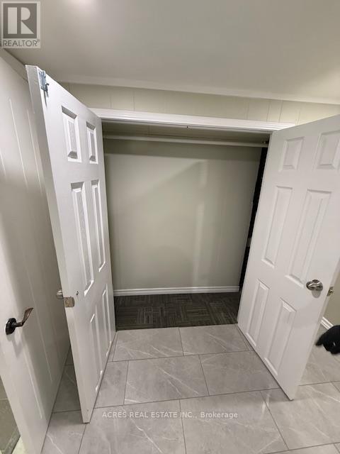 31 Sledman Street, Mississauga, Ontario  L4T 1K6 - Photo 7 - W12633006