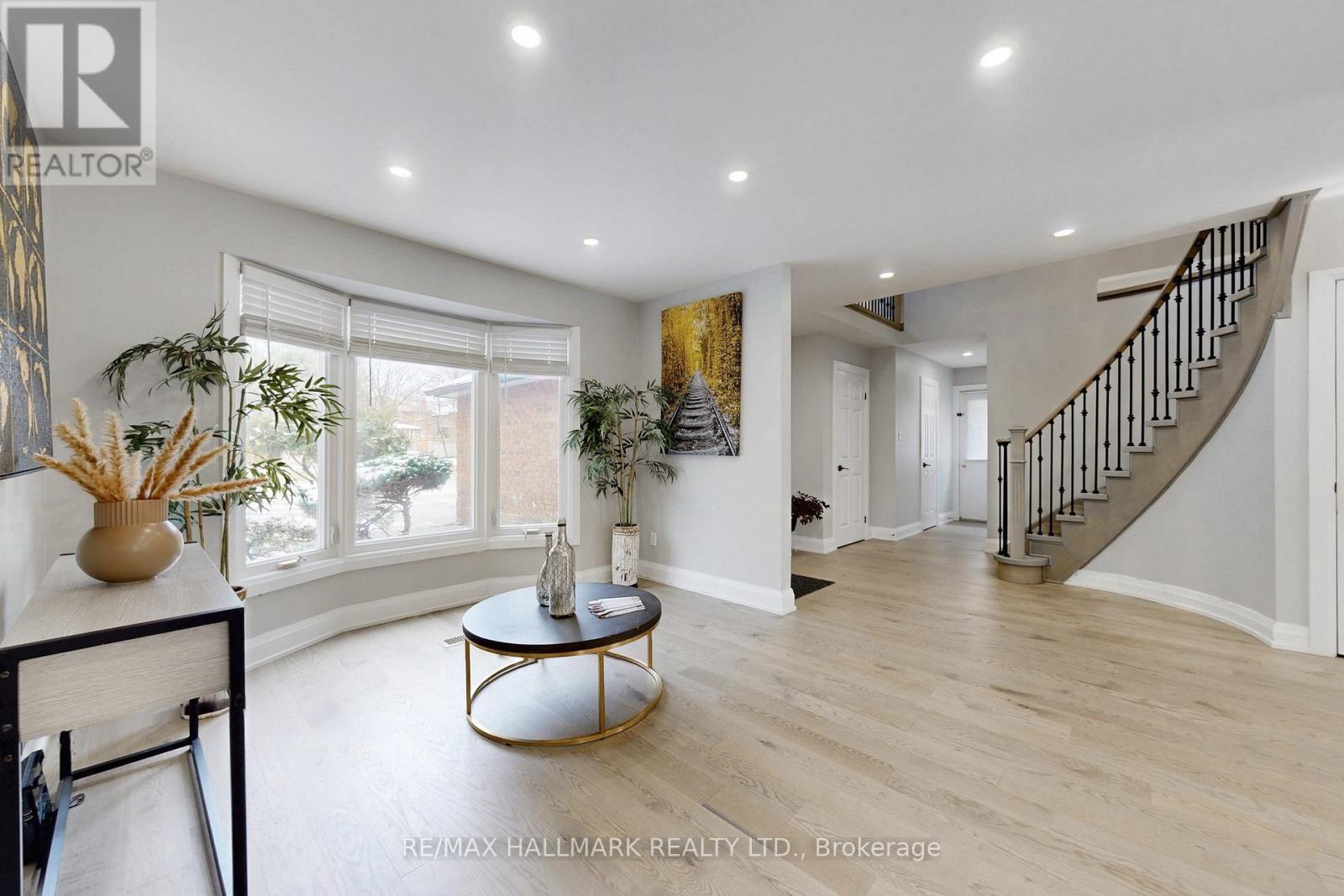 1285 Deer Run Drive, Mississauga, Ontario  L5C 3P8 - Photo 8 - W12598106