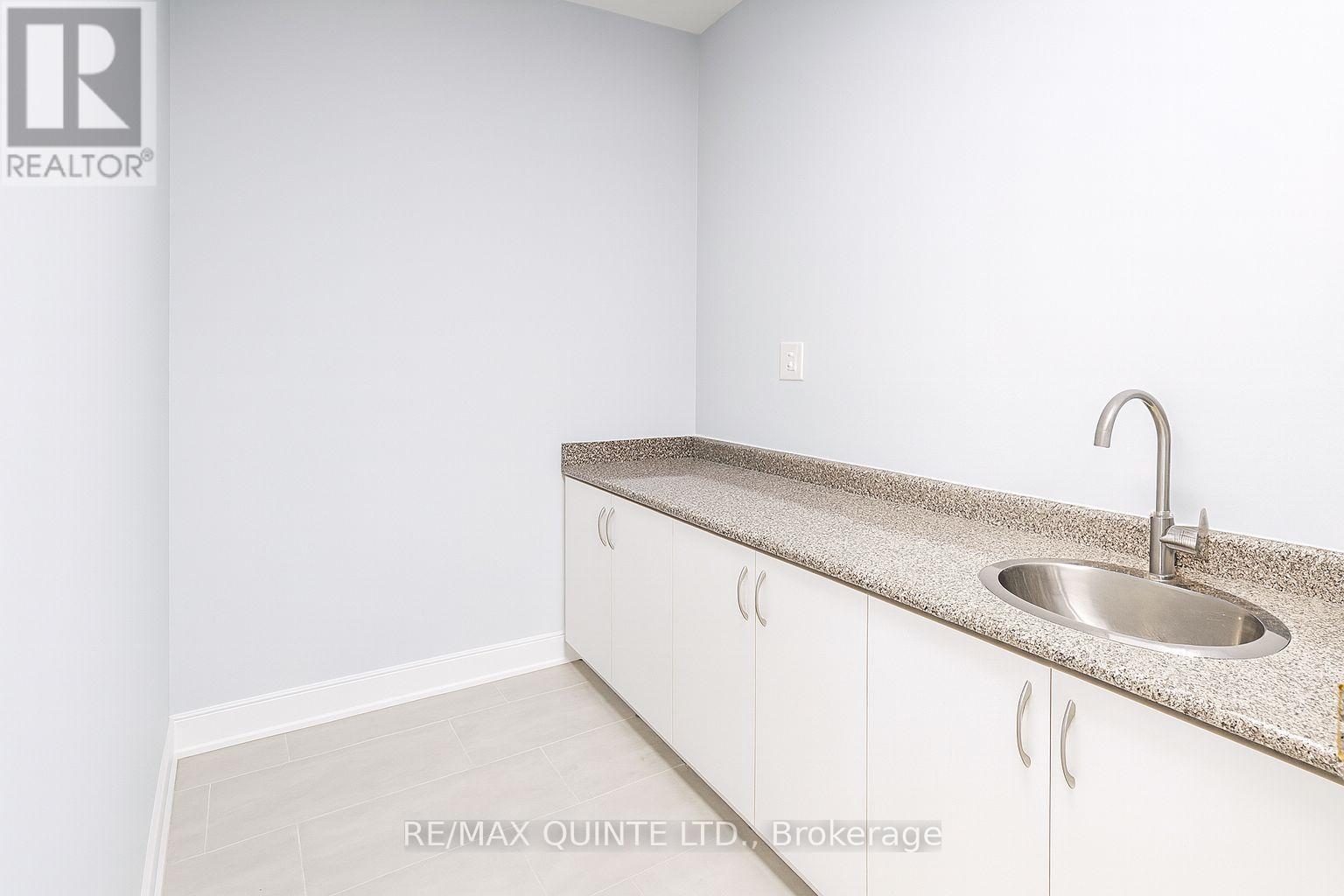 Unit #4 - 257 Dundas Street E, Quinte West (Trenton Ward), Ontario  K8V 1M1 - Photo 8 - X12634438