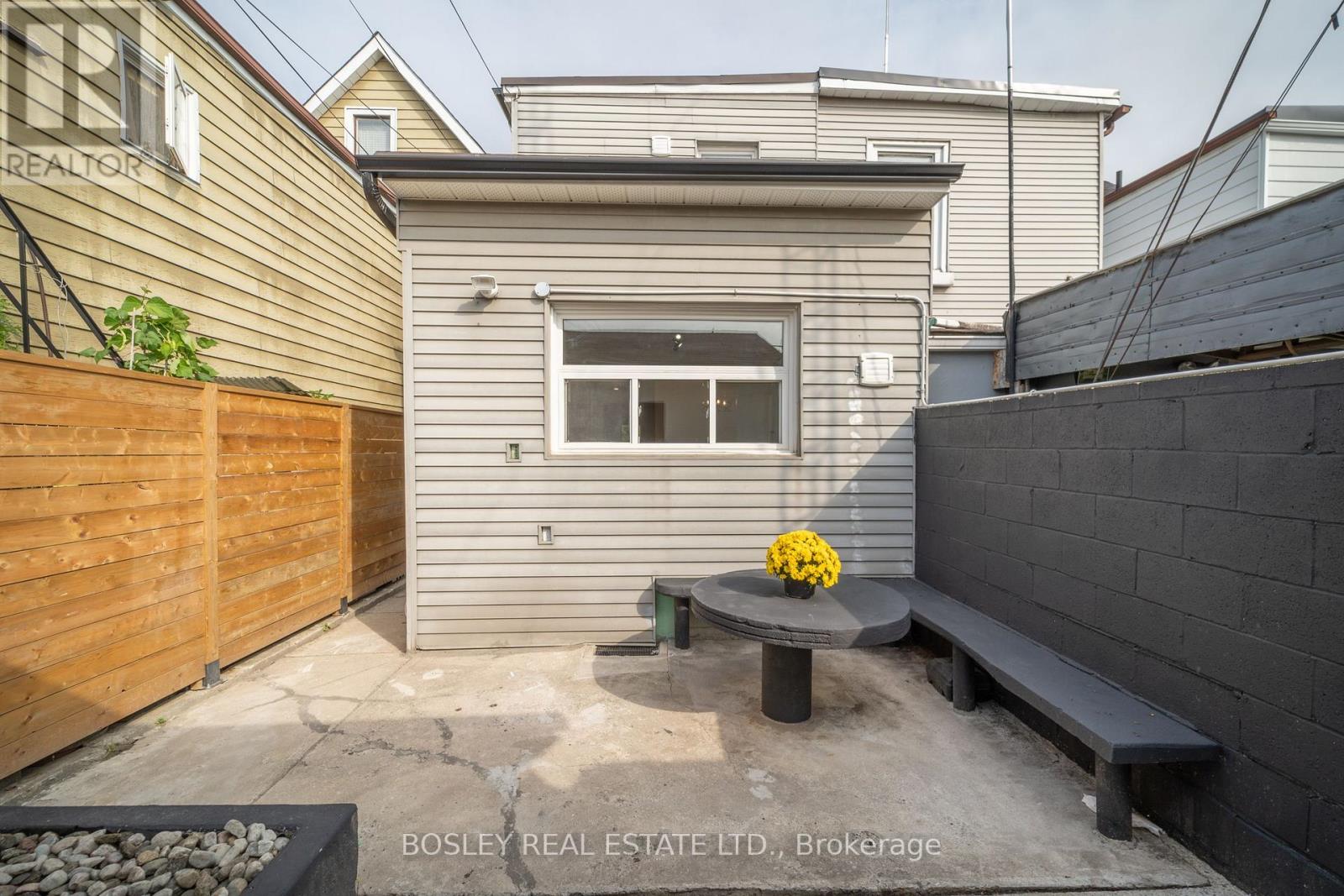 2 - 13 Mansfield Avenue, Toronto, Ontario  M6J 2A9 - Photo 15 - C12636566