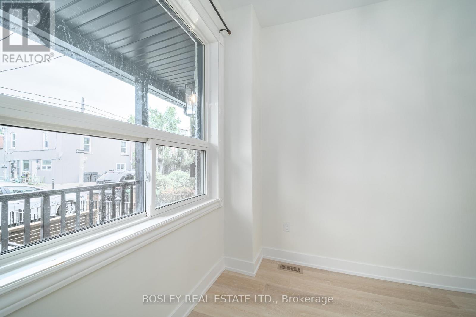 2 - 13 Mansfield Avenue, Toronto, Ontario  M6J 2A9 - Photo 8 - C12636566