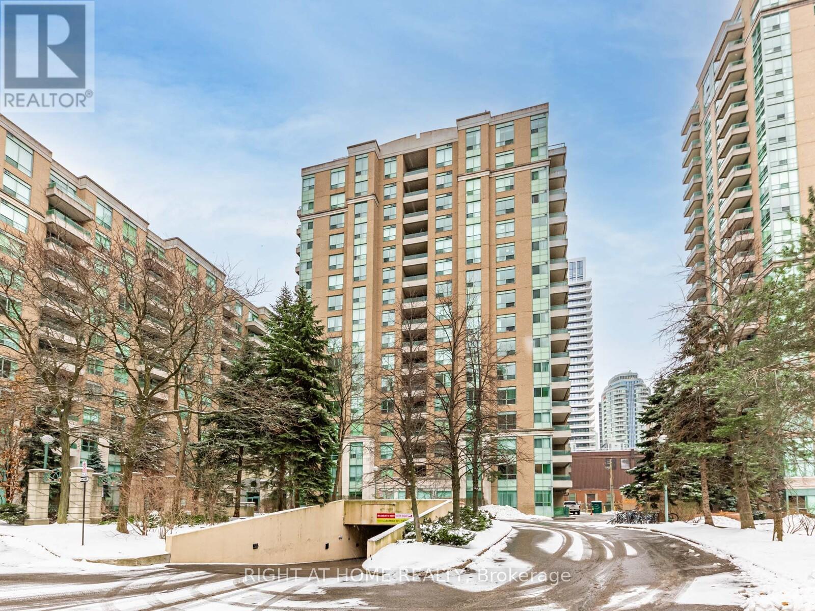 908 - 29 PEMBERTON AVENUE, Toronto, Ontario