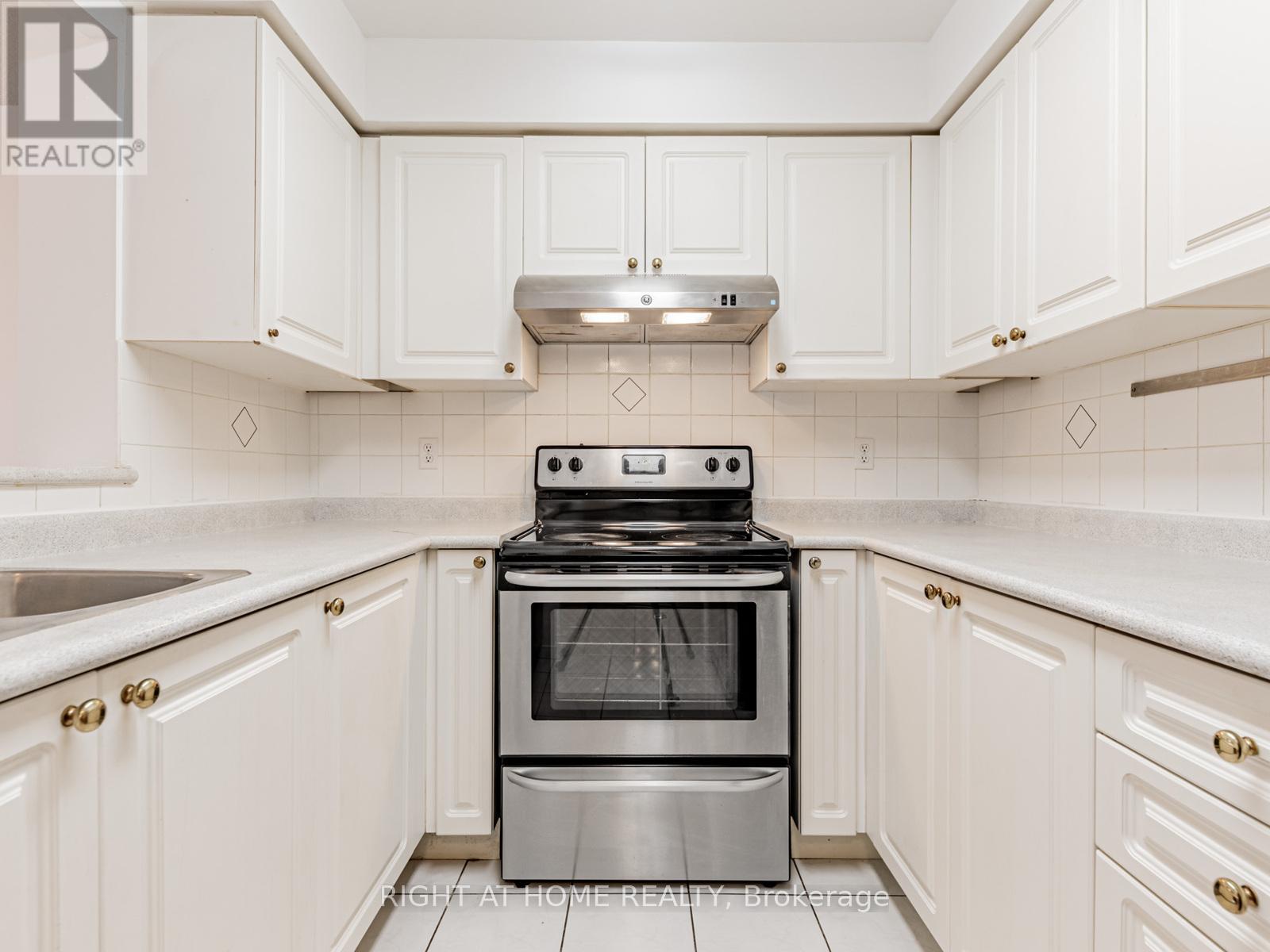 908 - 29 Pemberton Avenue, Toronto, Ontario  M2M 4L5 - Photo 3 - C12636580