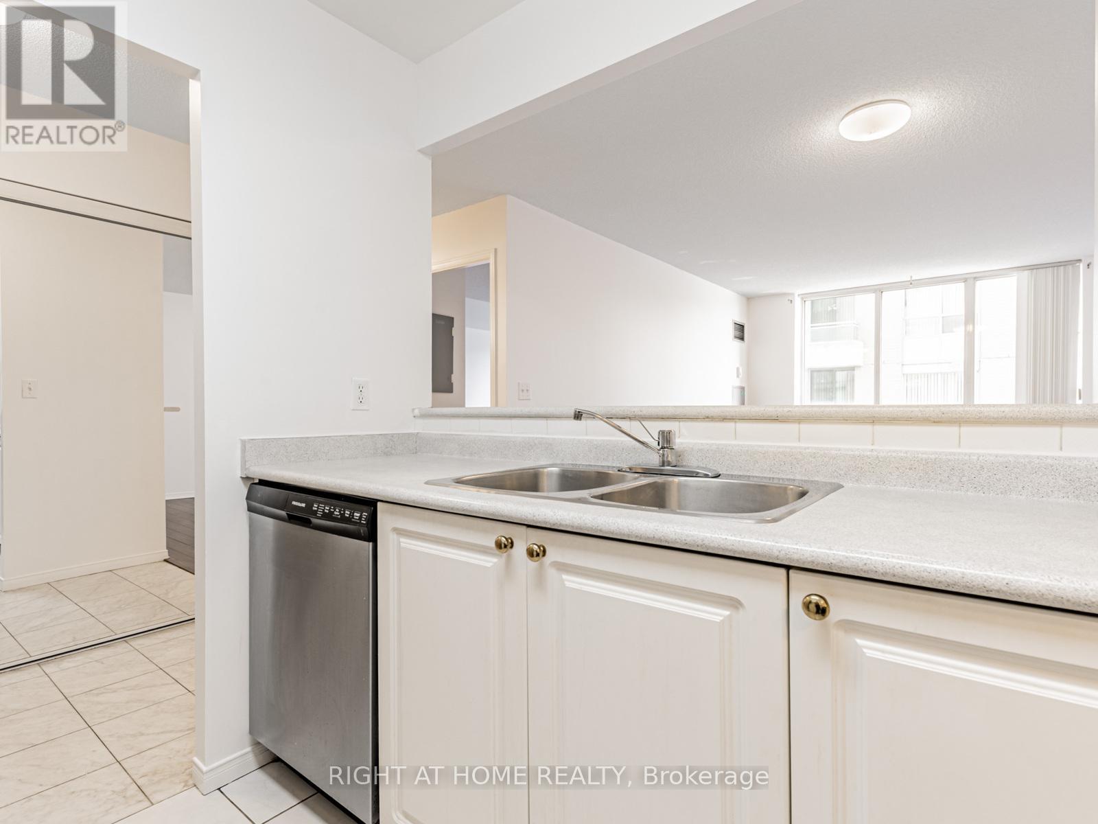 908 - 29 Pemberton Avenue, Toronto, Ontario  M2M 4L5 - Photo 4 - C12636580